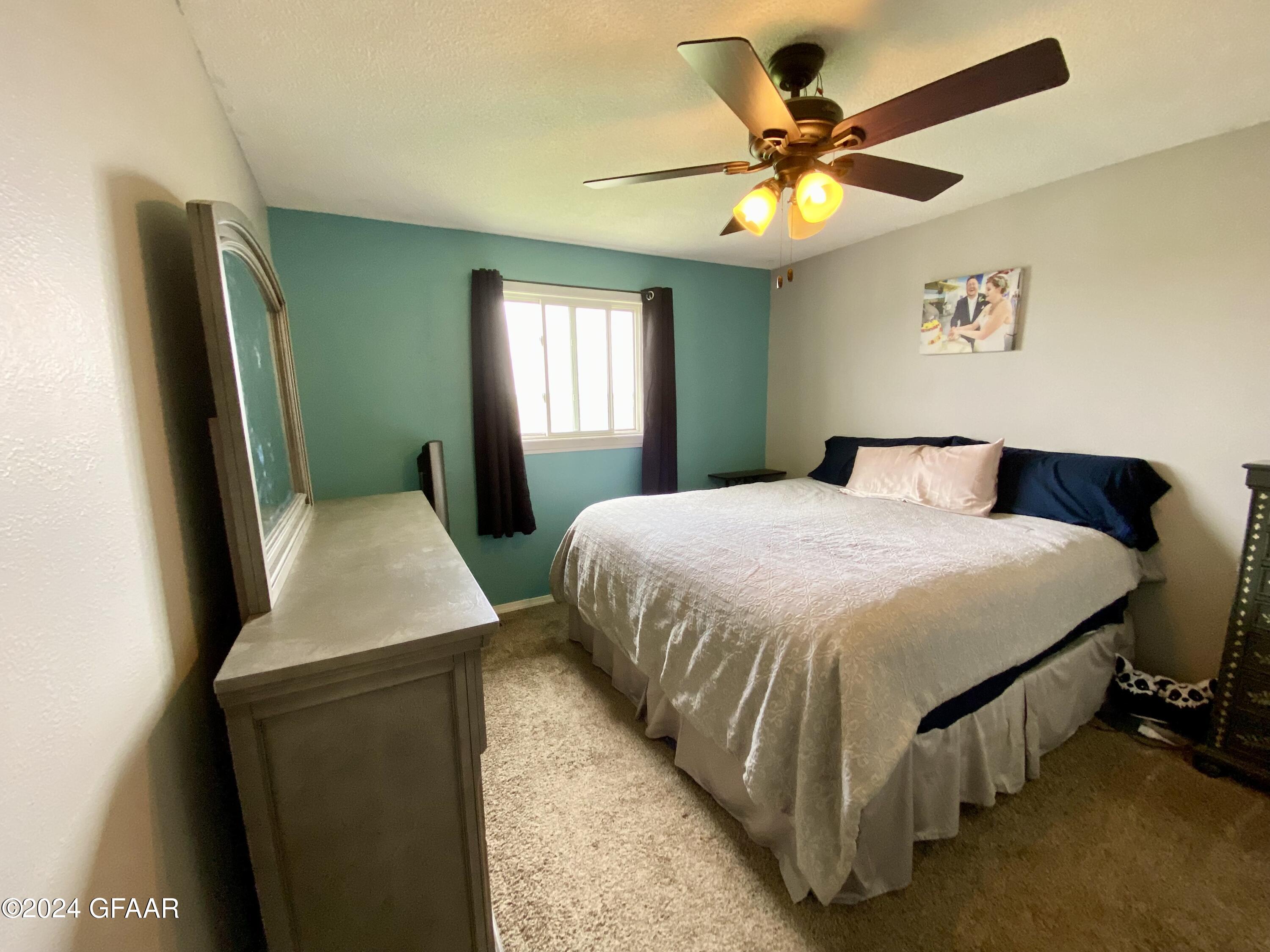 975 16TH ST Street E