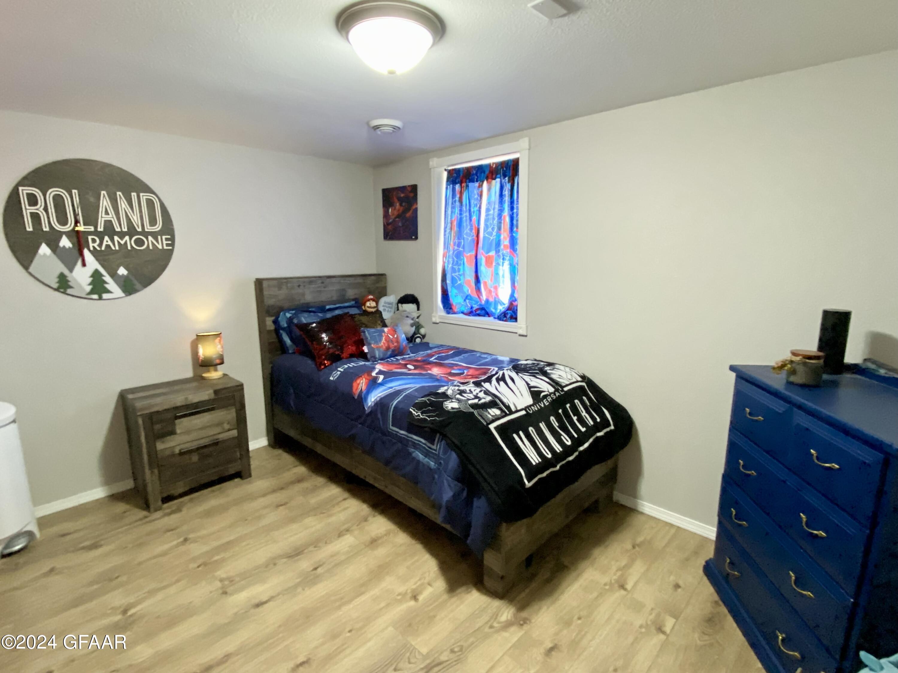 975 16TH ST Street E