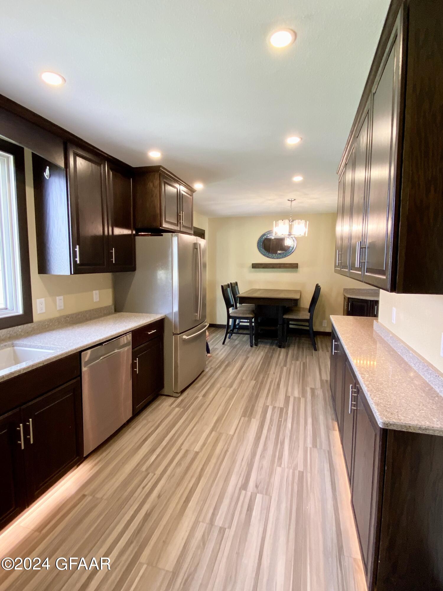 975 16TH ST Street E