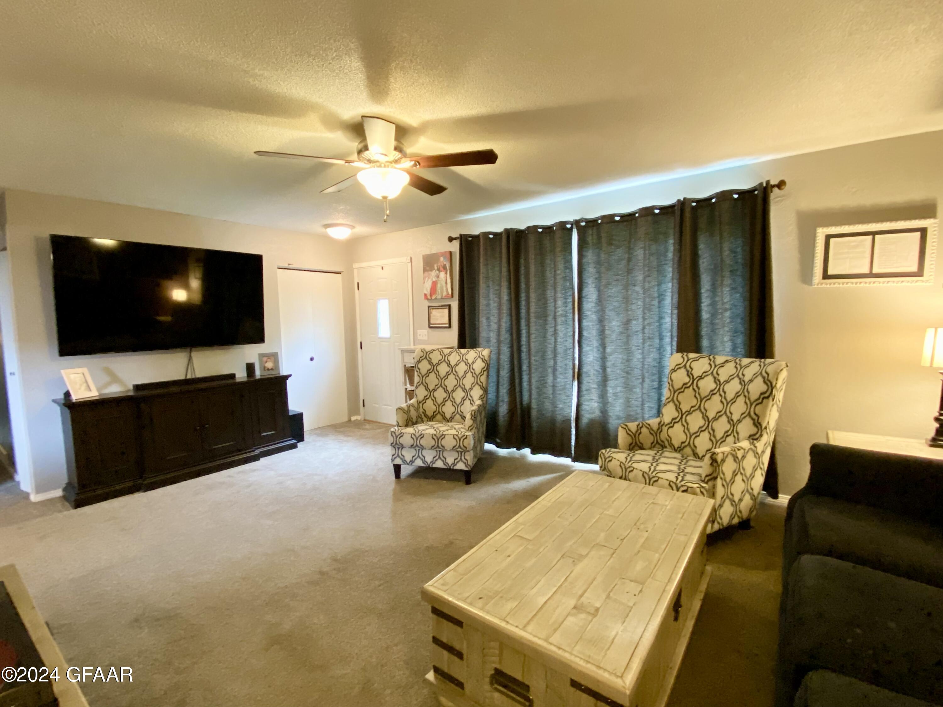 975 16TH ST Street E