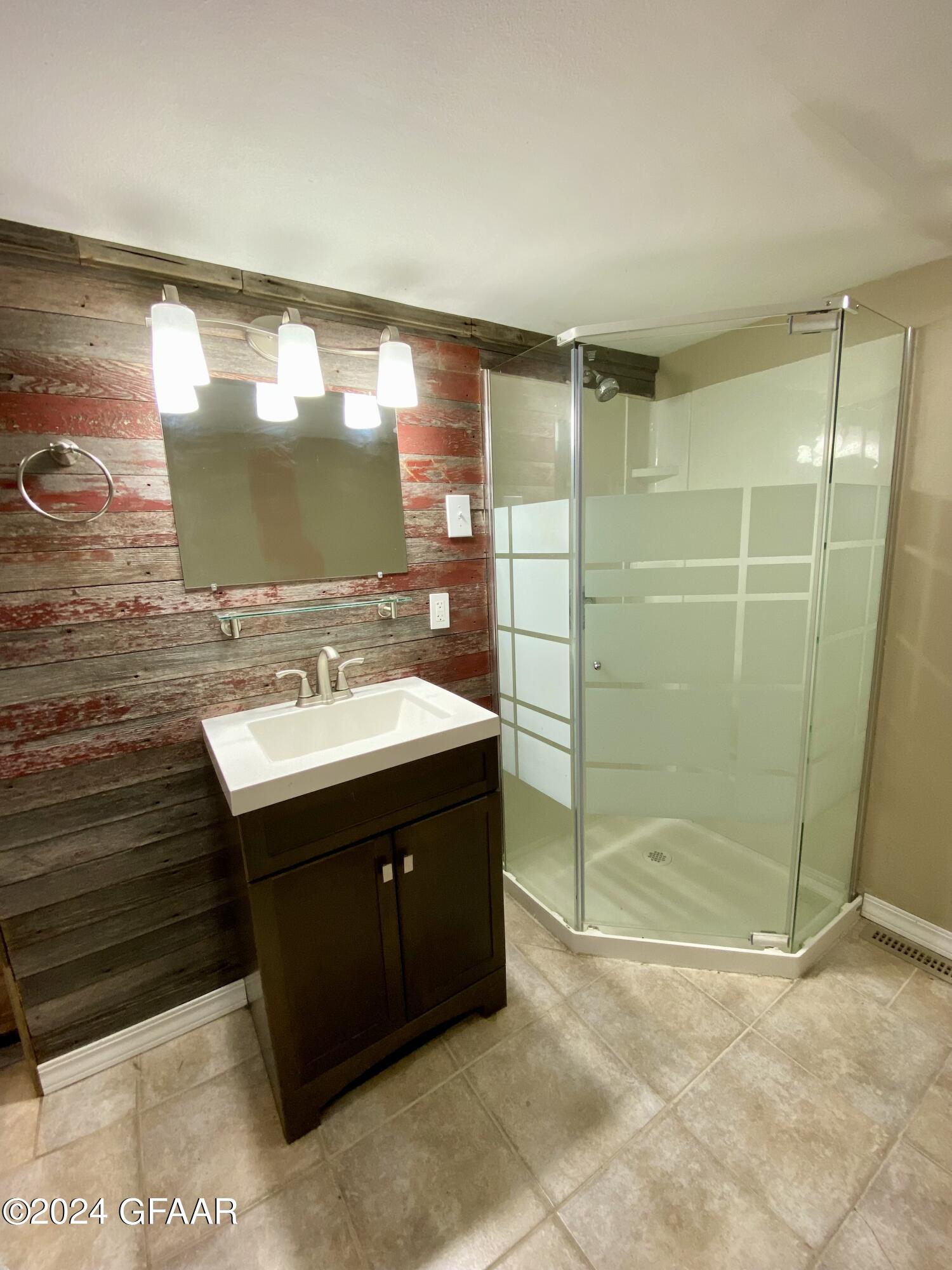 975 16TH ST Street E