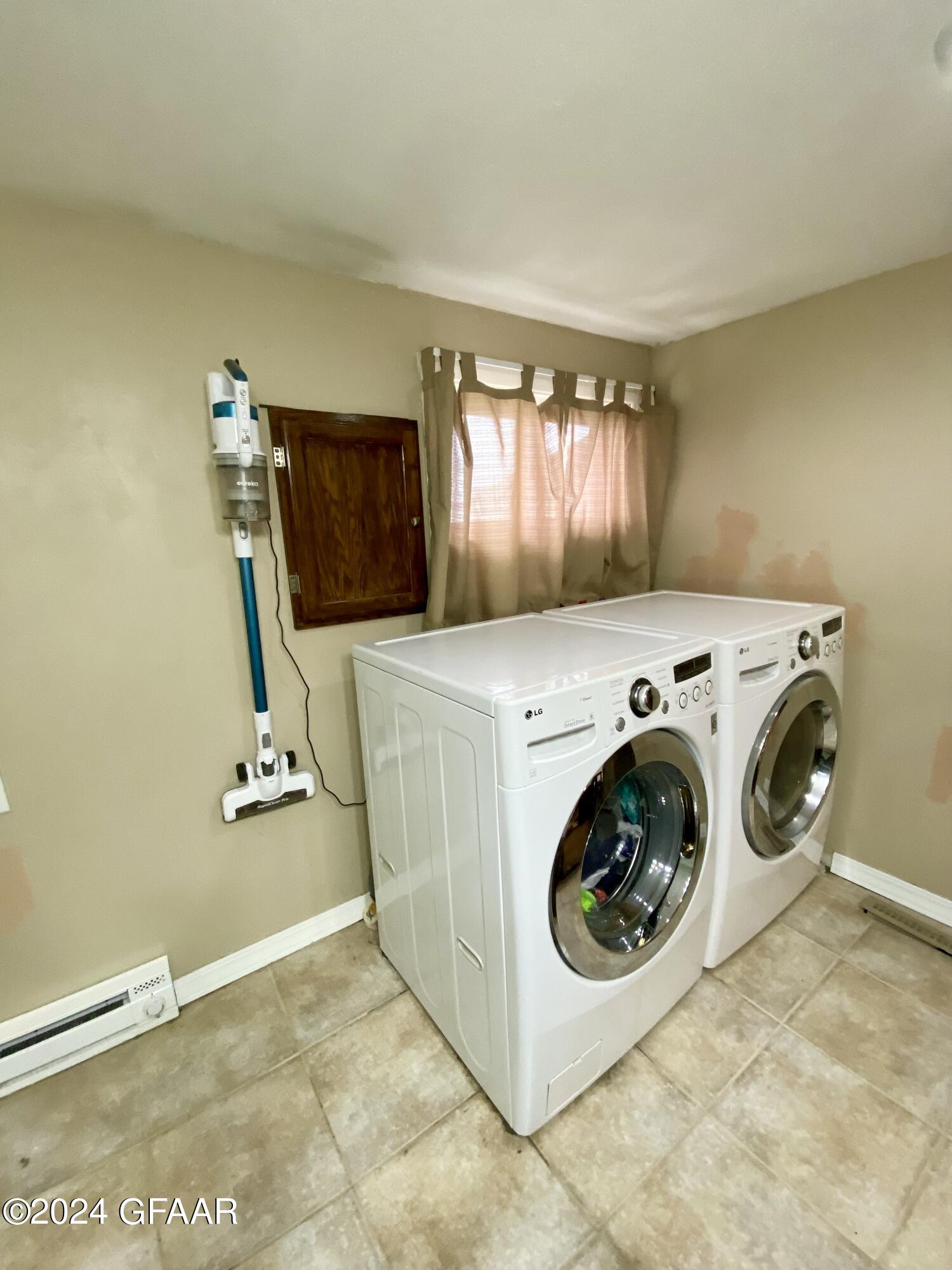 975 16TH ST Street E