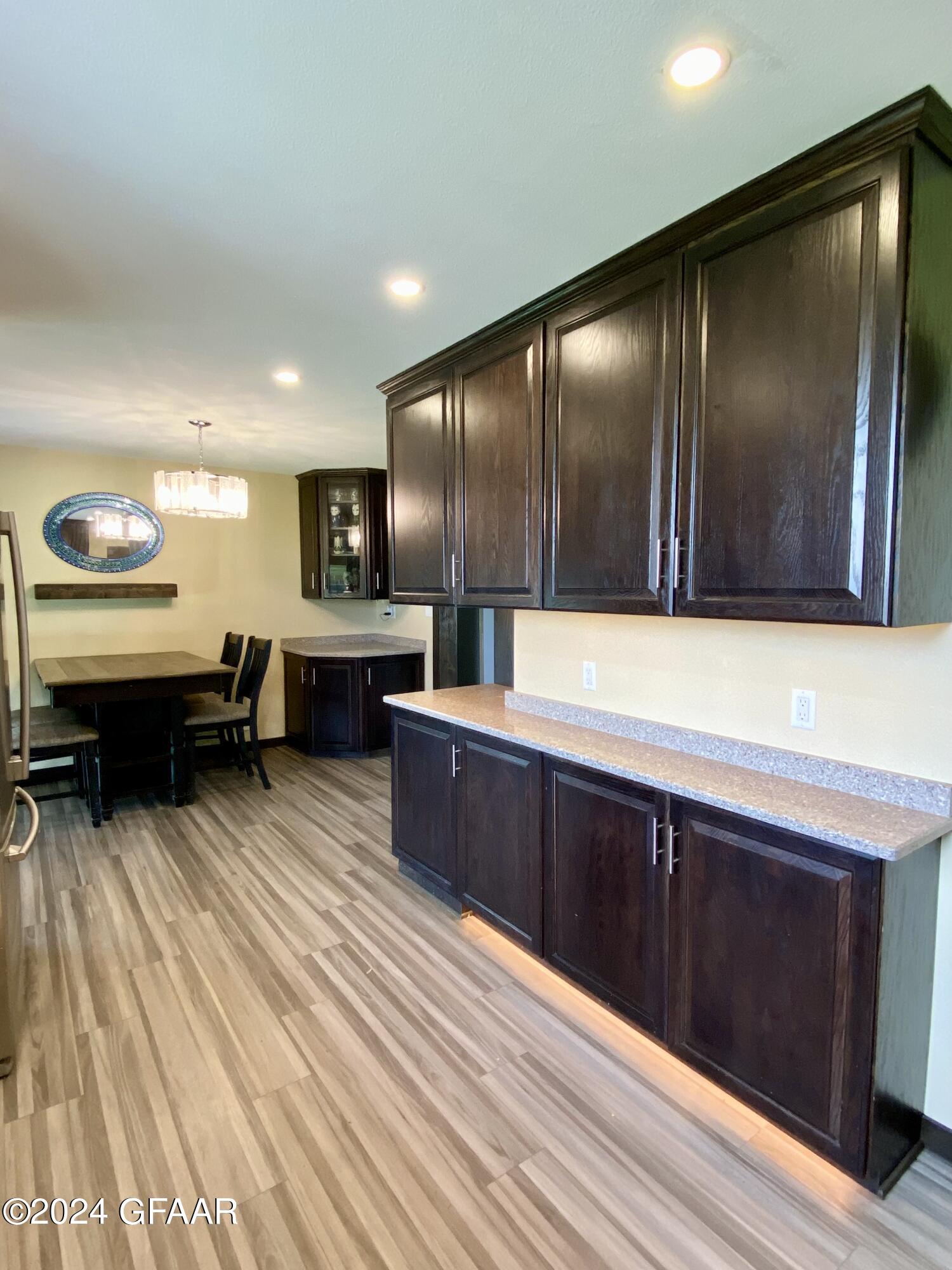 975 16TH ST Street E