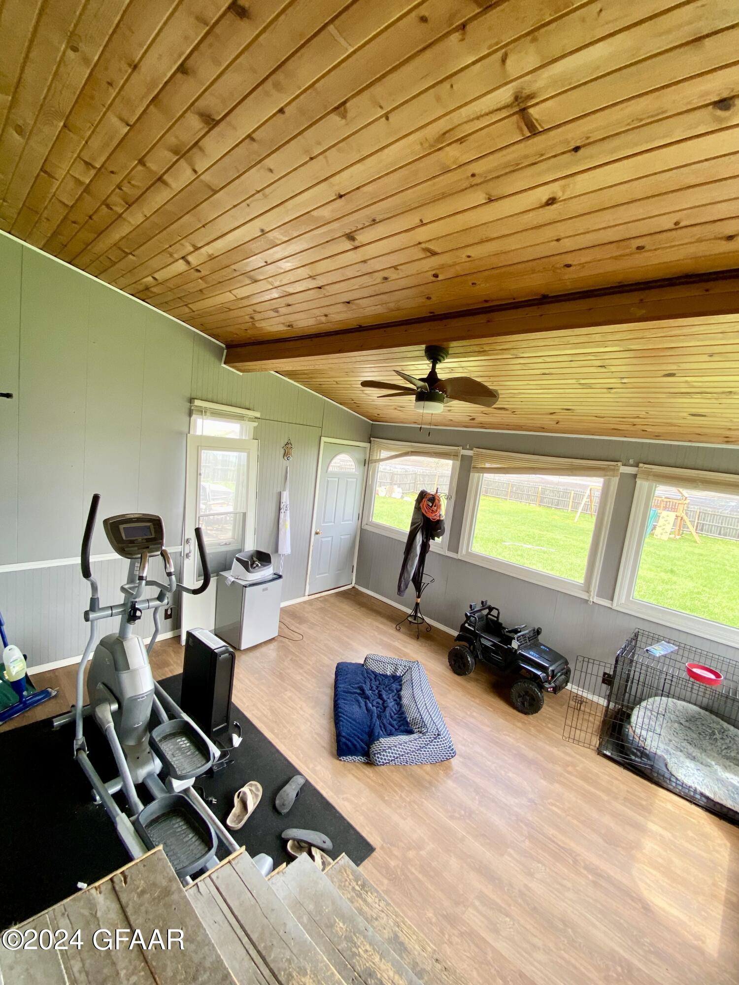 975 16TH ST Street E