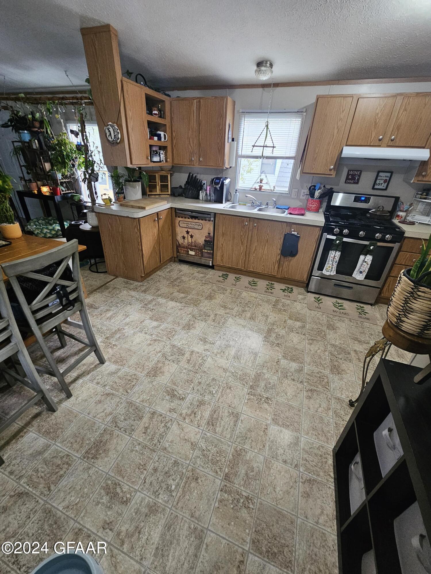 2496 HUNTINGTON PARK Drive