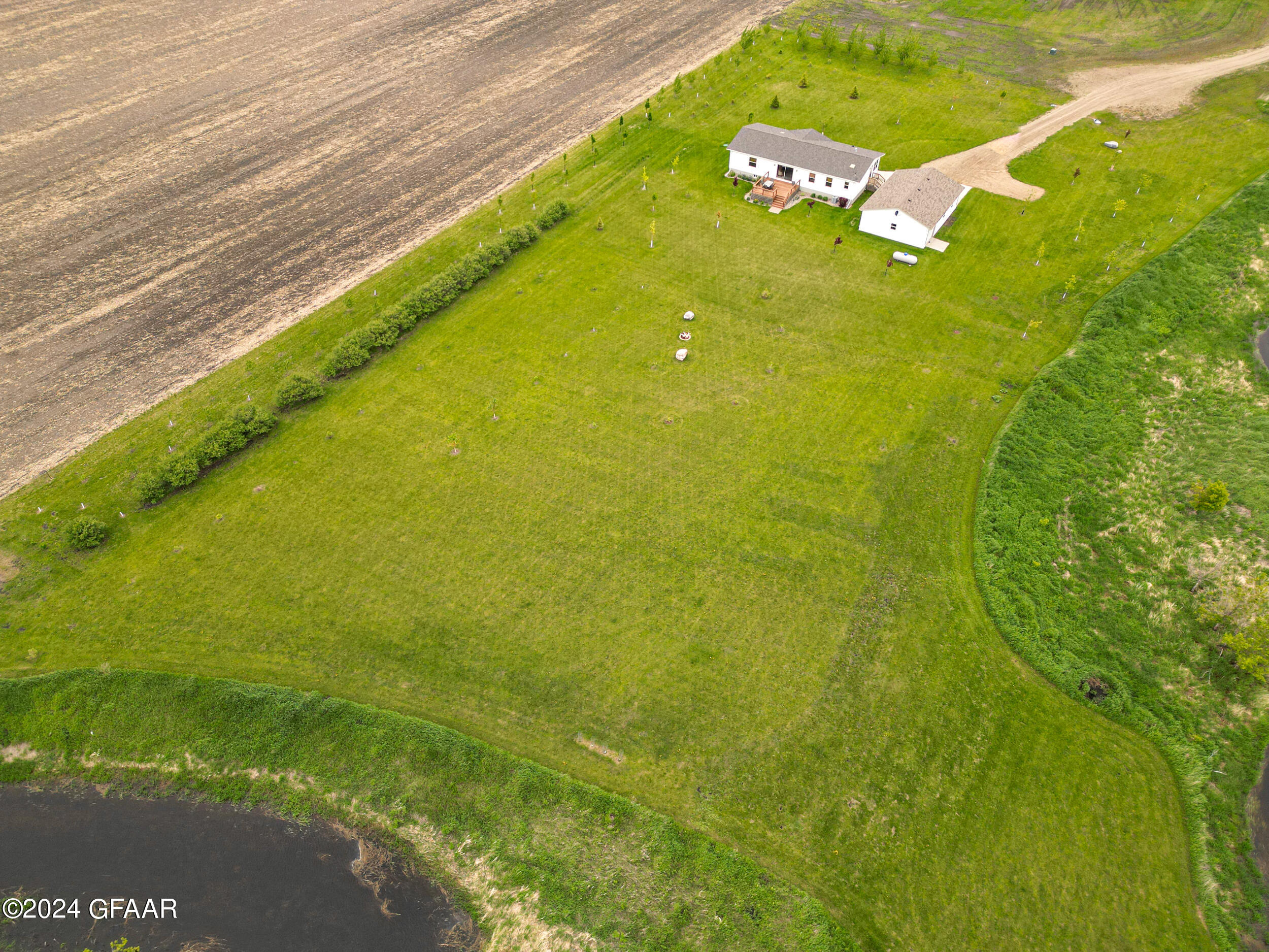 1524 SUNSET CIRCLE NE