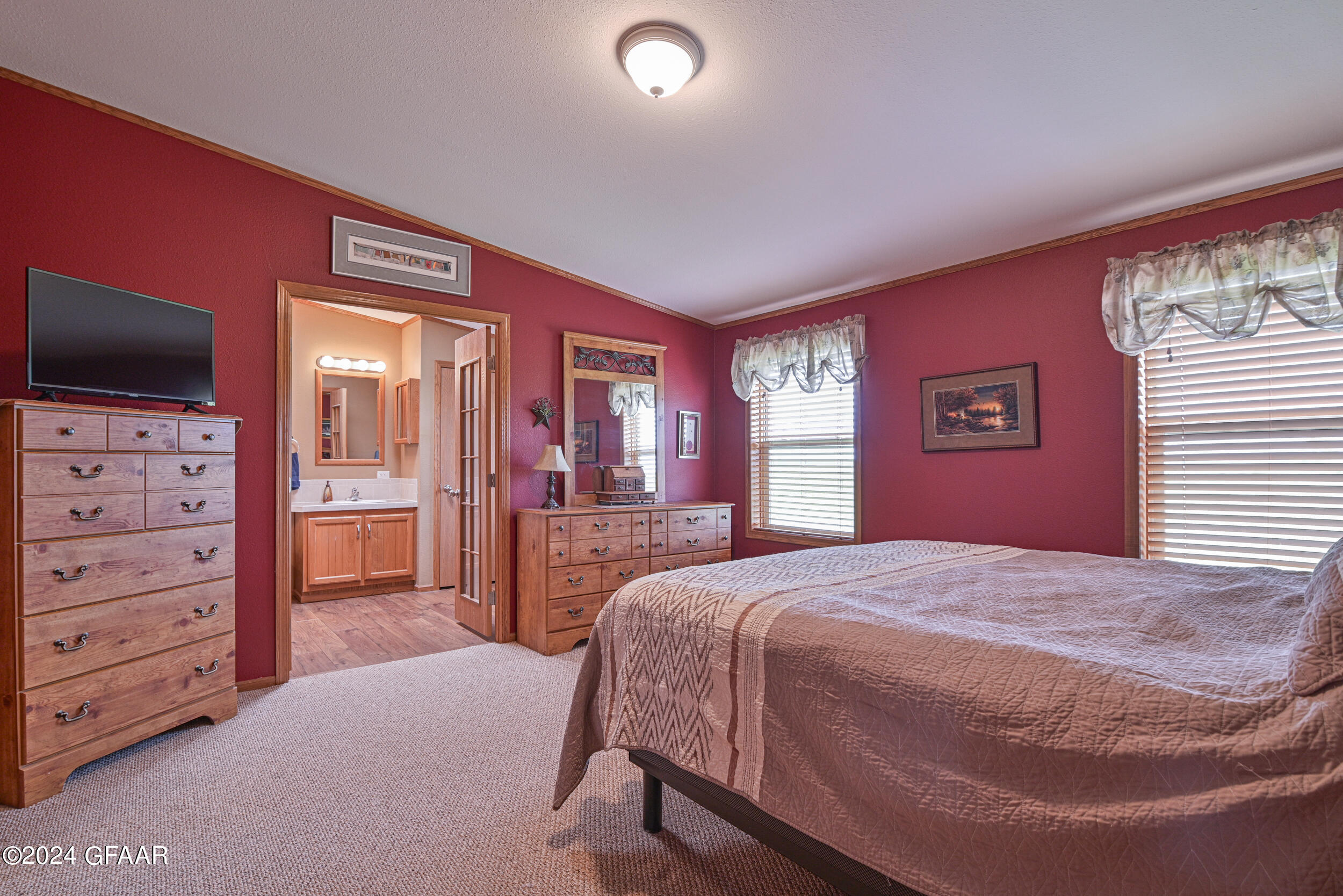 1524 SUNSET CIRCLE NE