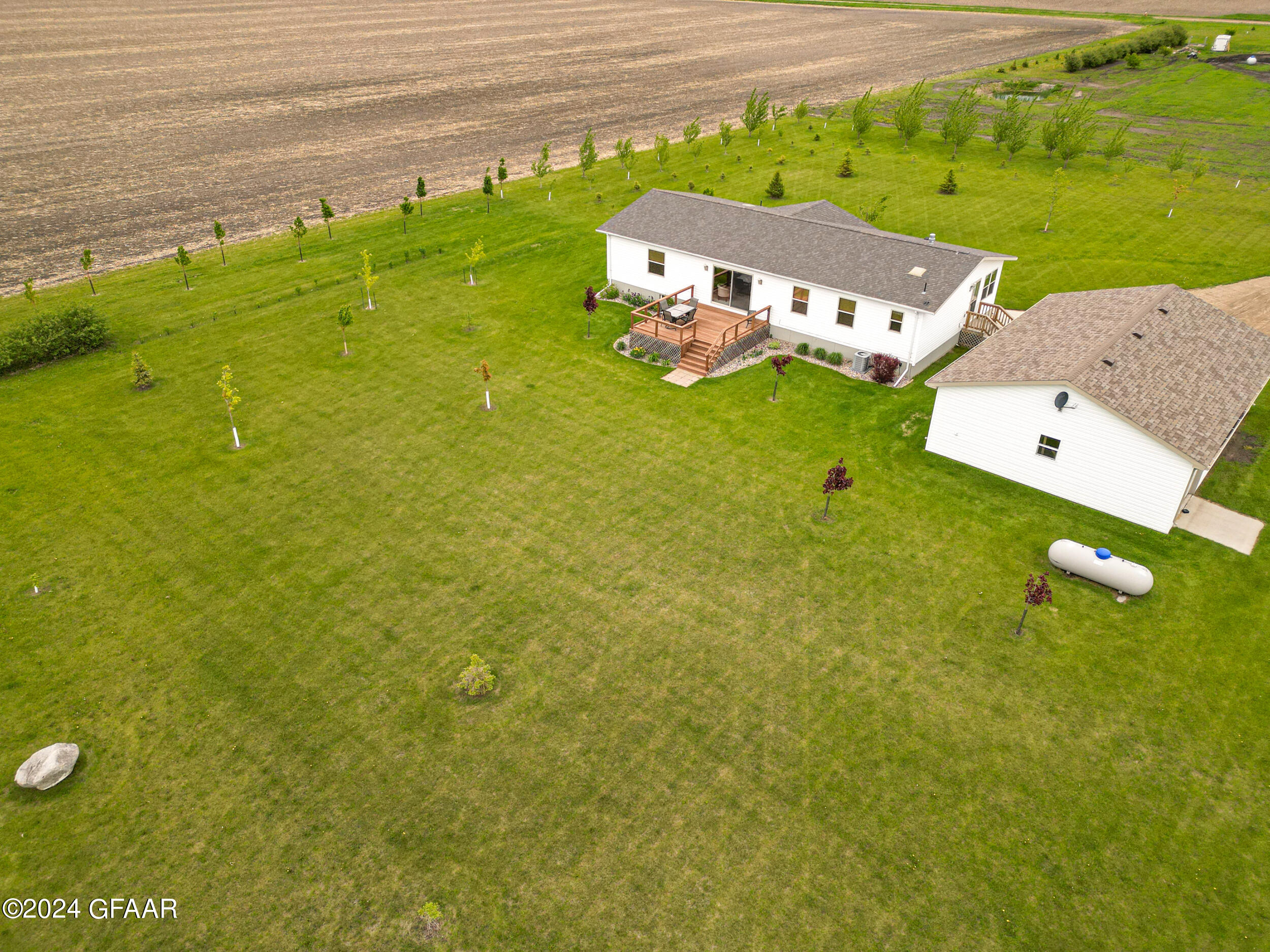 1524 SUNSET CIRCLE NE