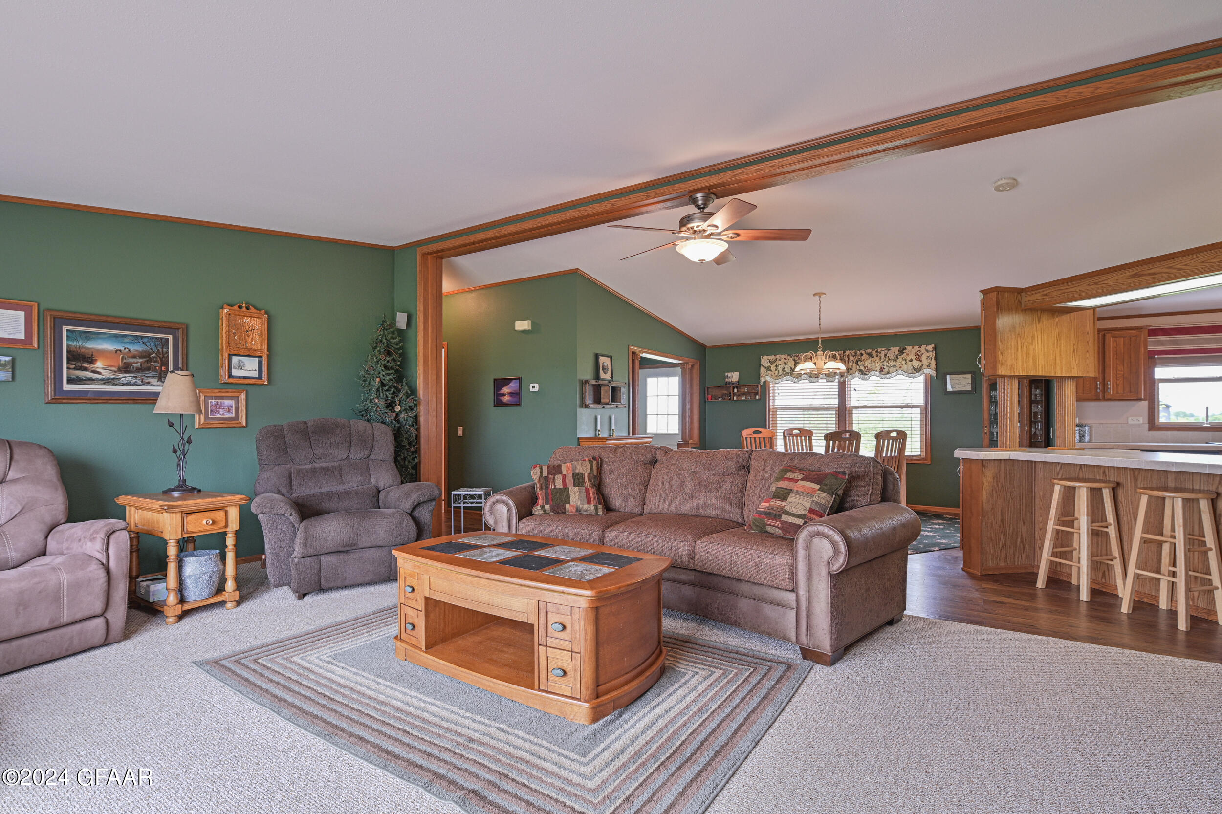 1524 SUNSET CIRCLE NE