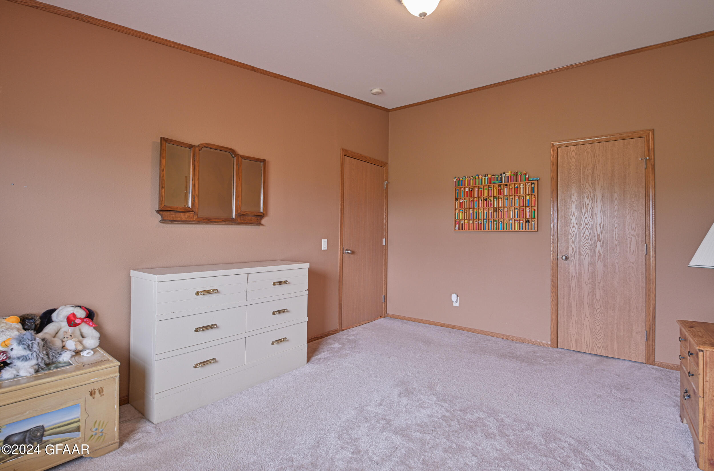 1524 SUNSET CIRCLE NE