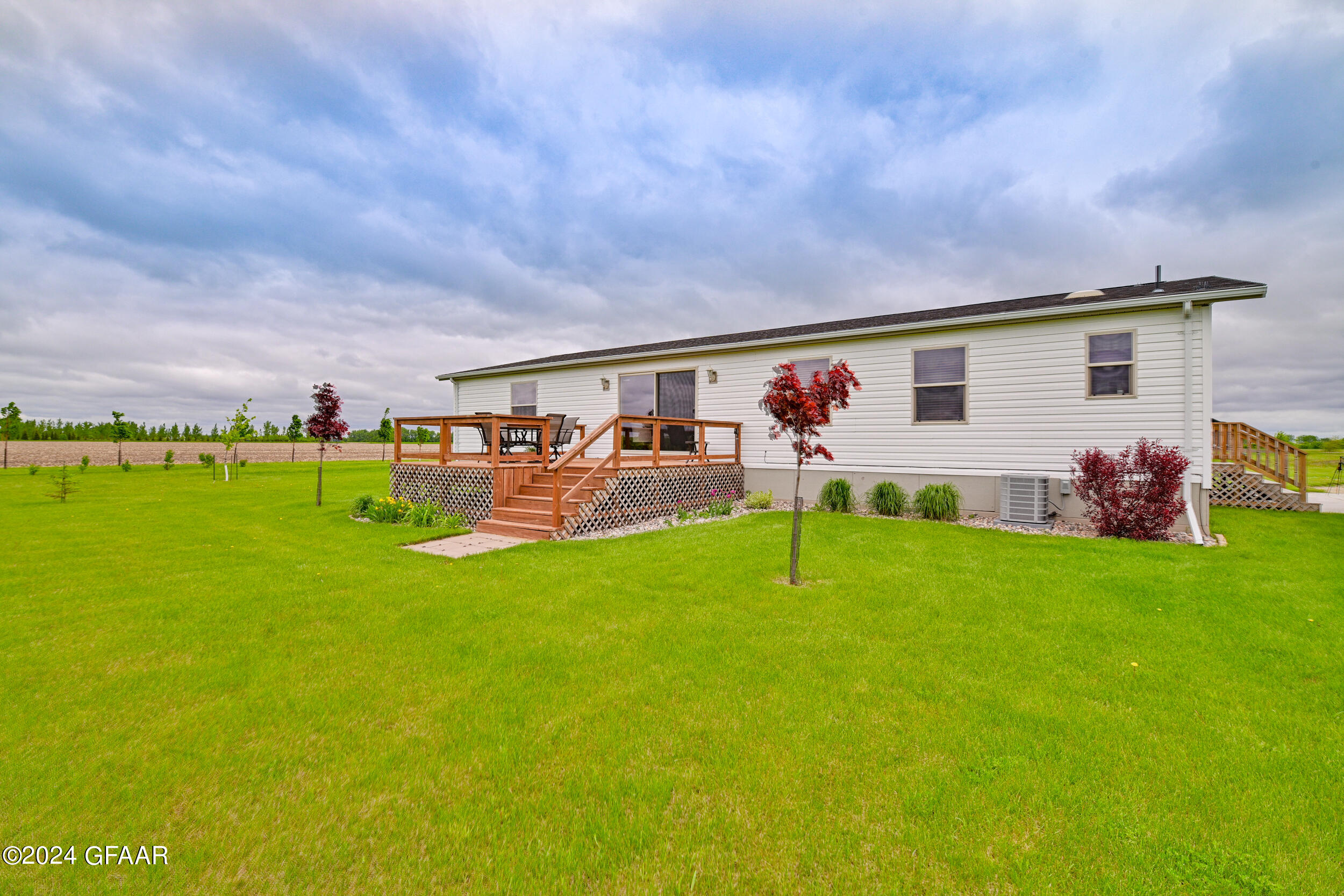 1524 SUNSET CIRCLE NE