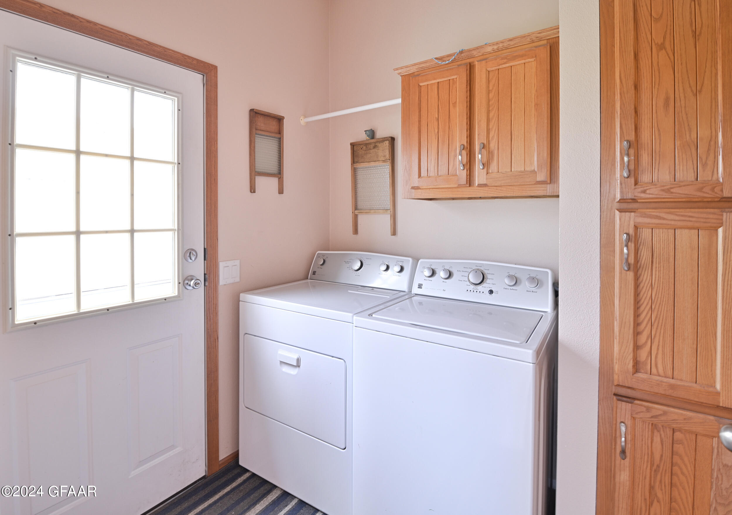 1524 SUNSET CIRCLE NE