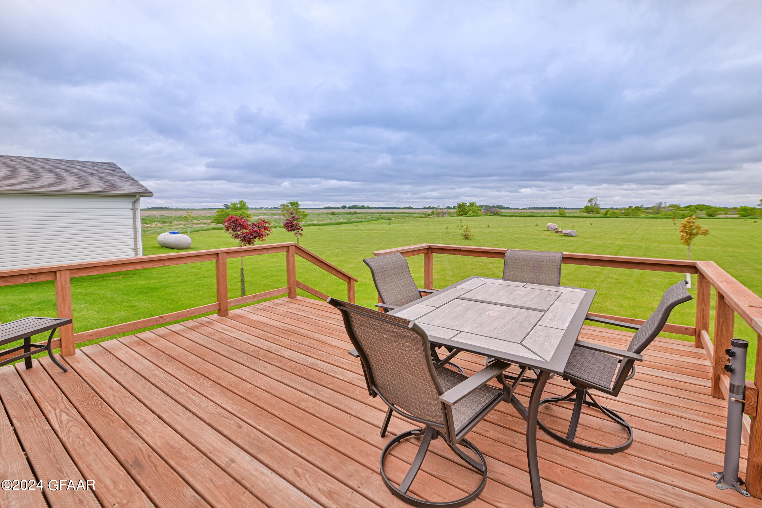 1524 SUNSET CIRCLE NE