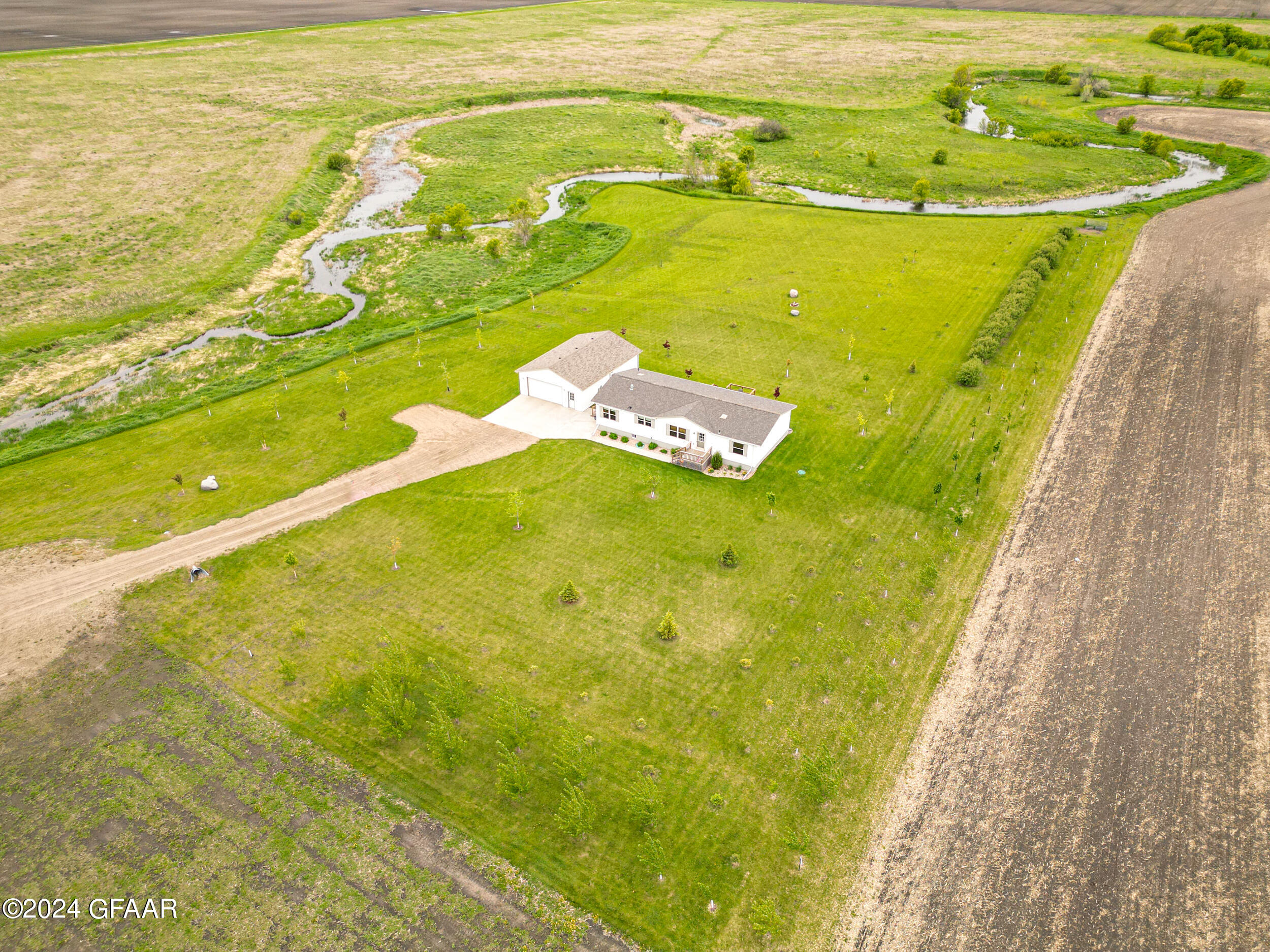 1524 SUNSET CIRCLE NE