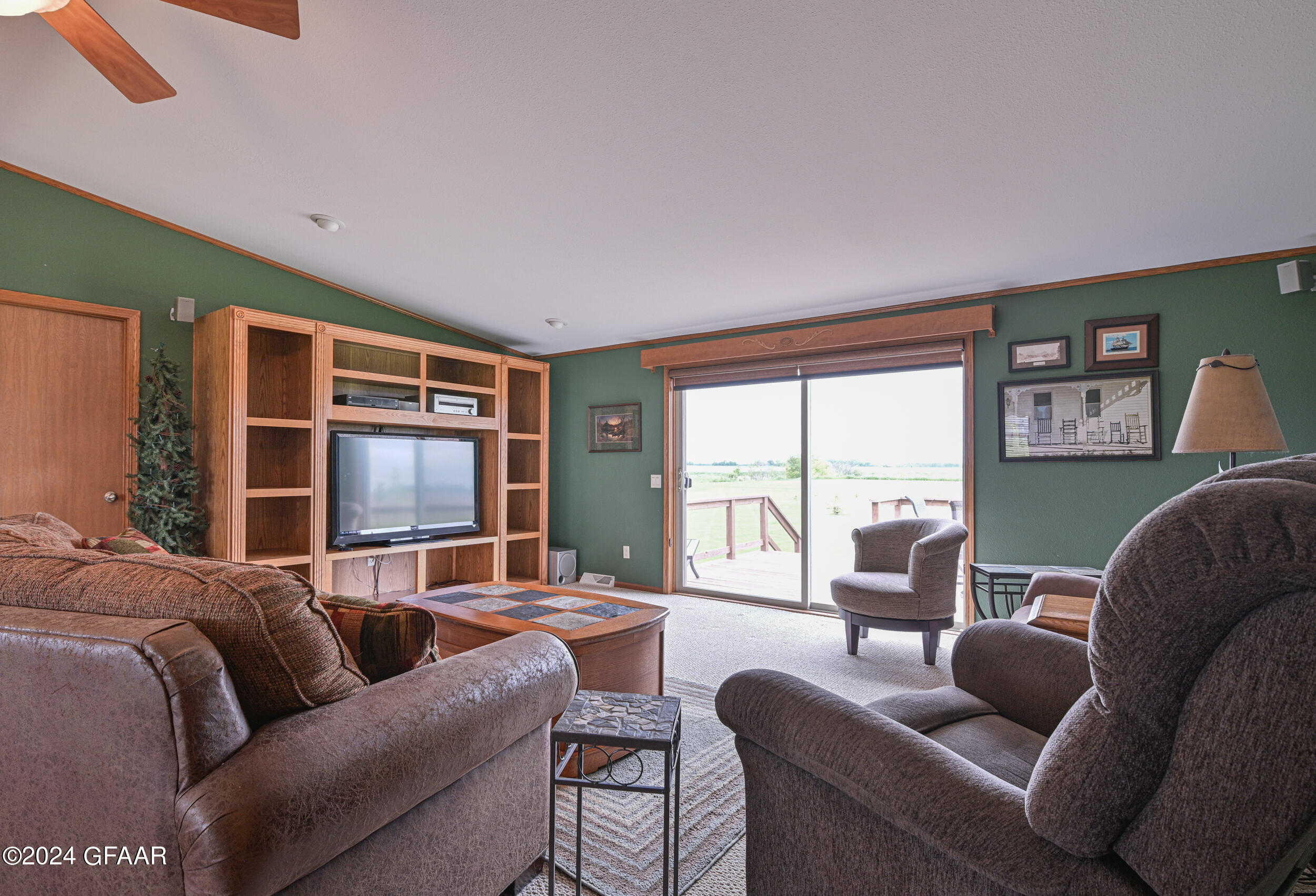 1524 SUNSET CIRCLE NE