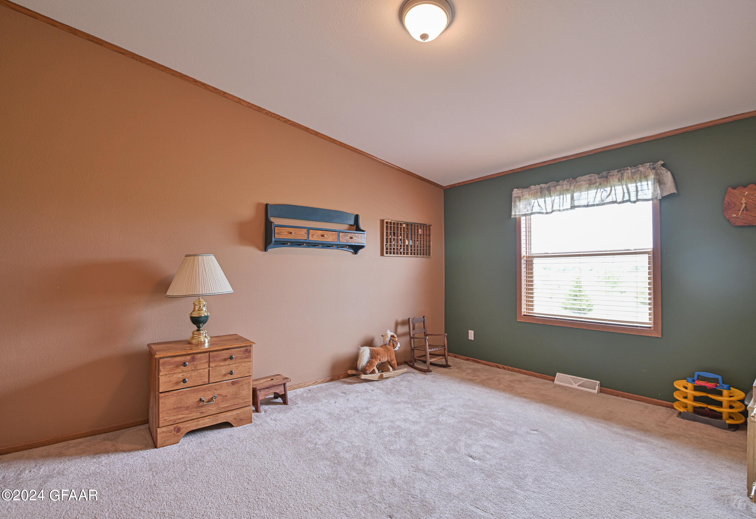 1524 SUNSET CIRCLE NE