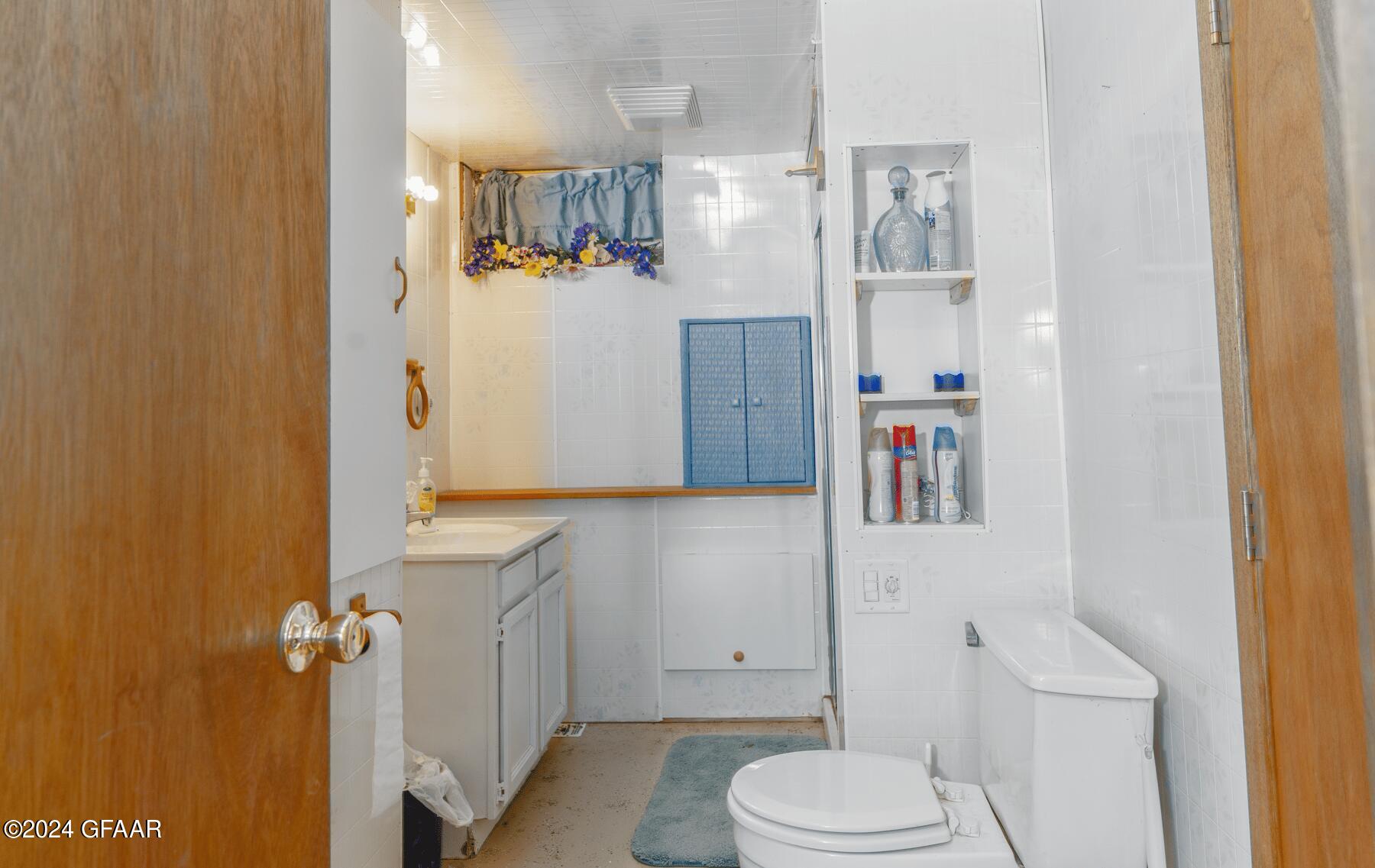 1210 18TH Street S