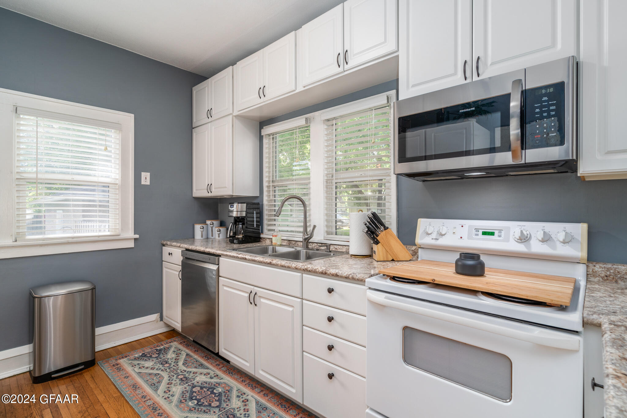 709 COTTONWOOD Street