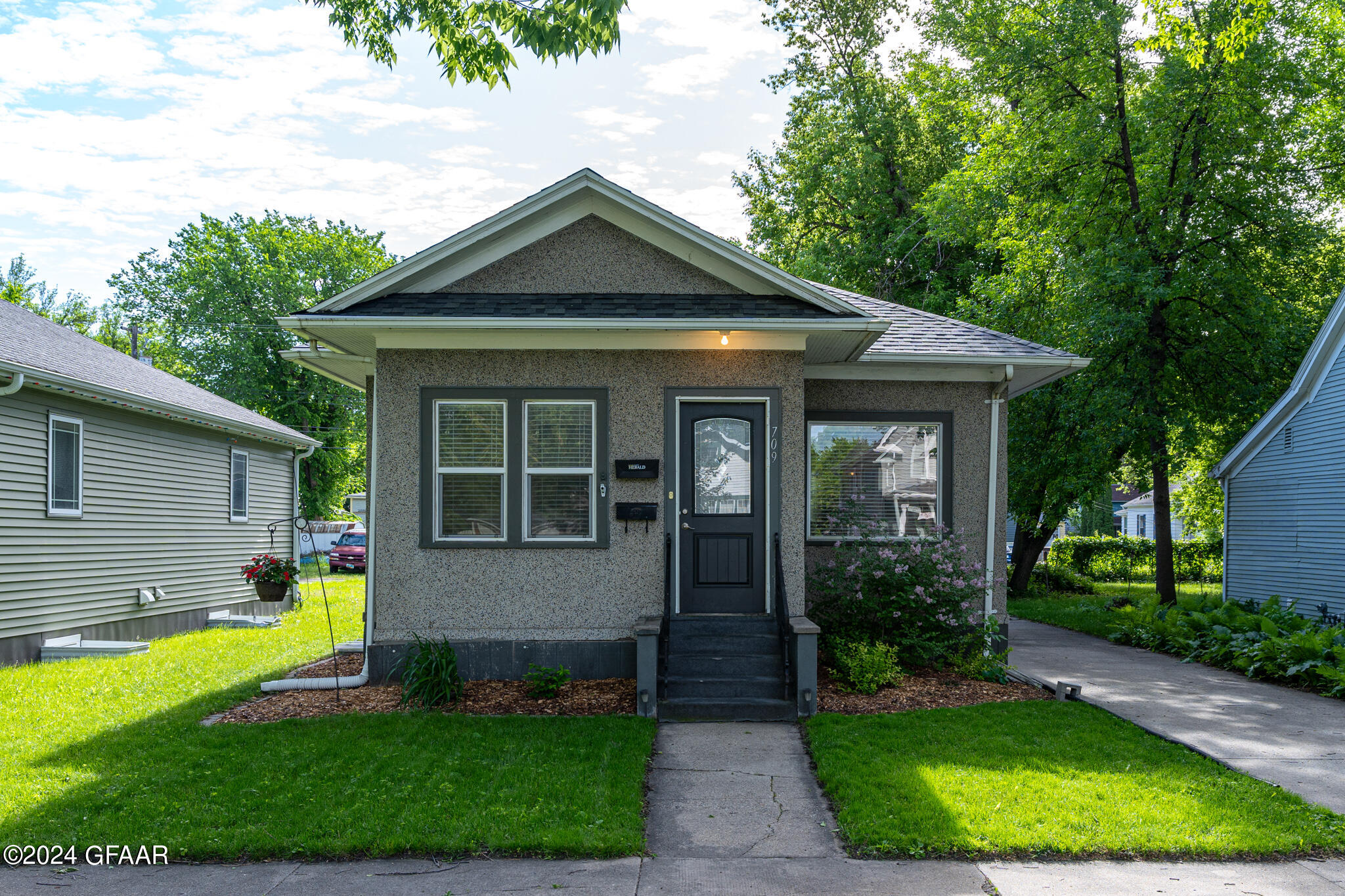 709 COTTONWOOD Street