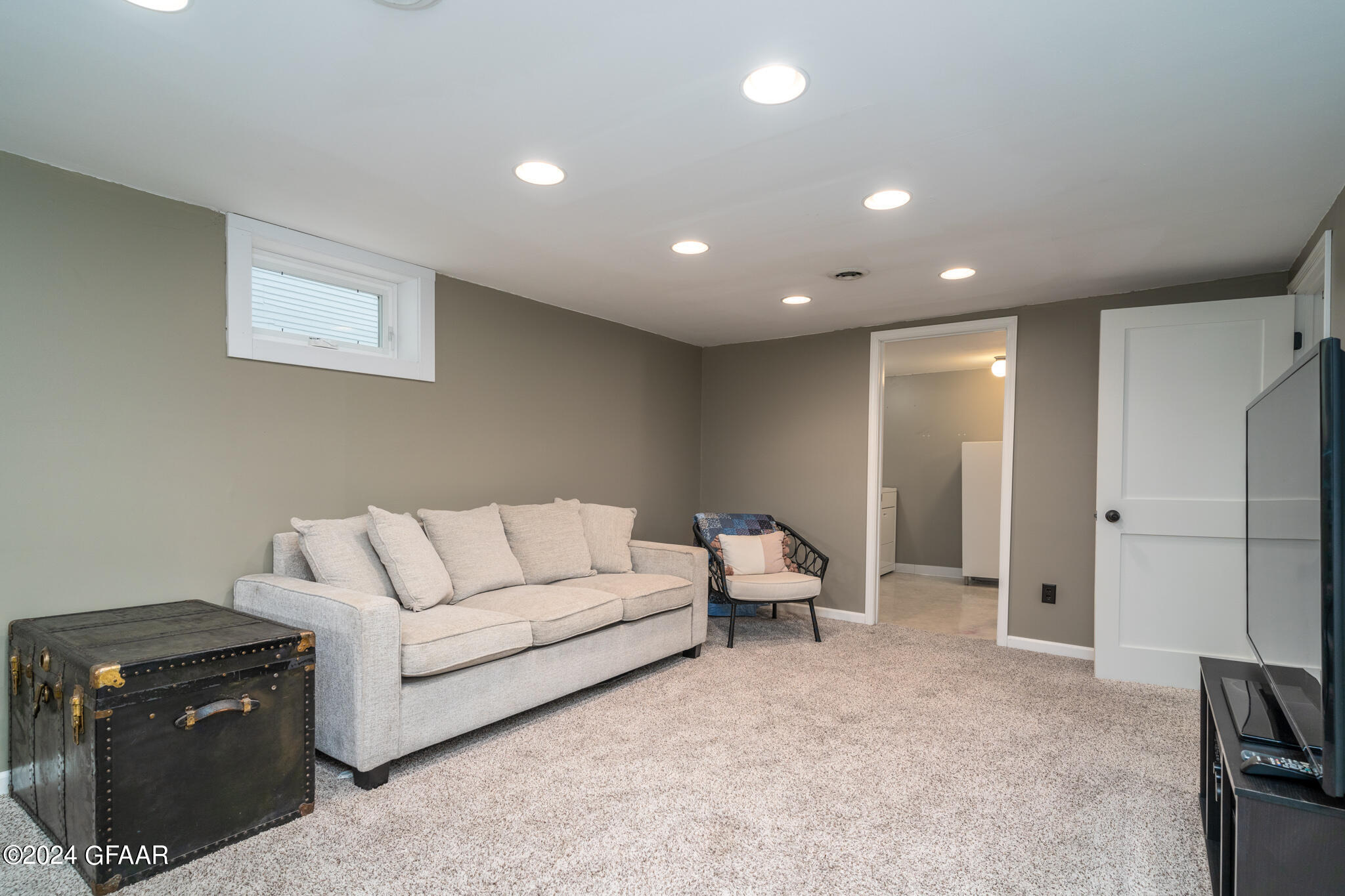 709 COTTONWOOD Street