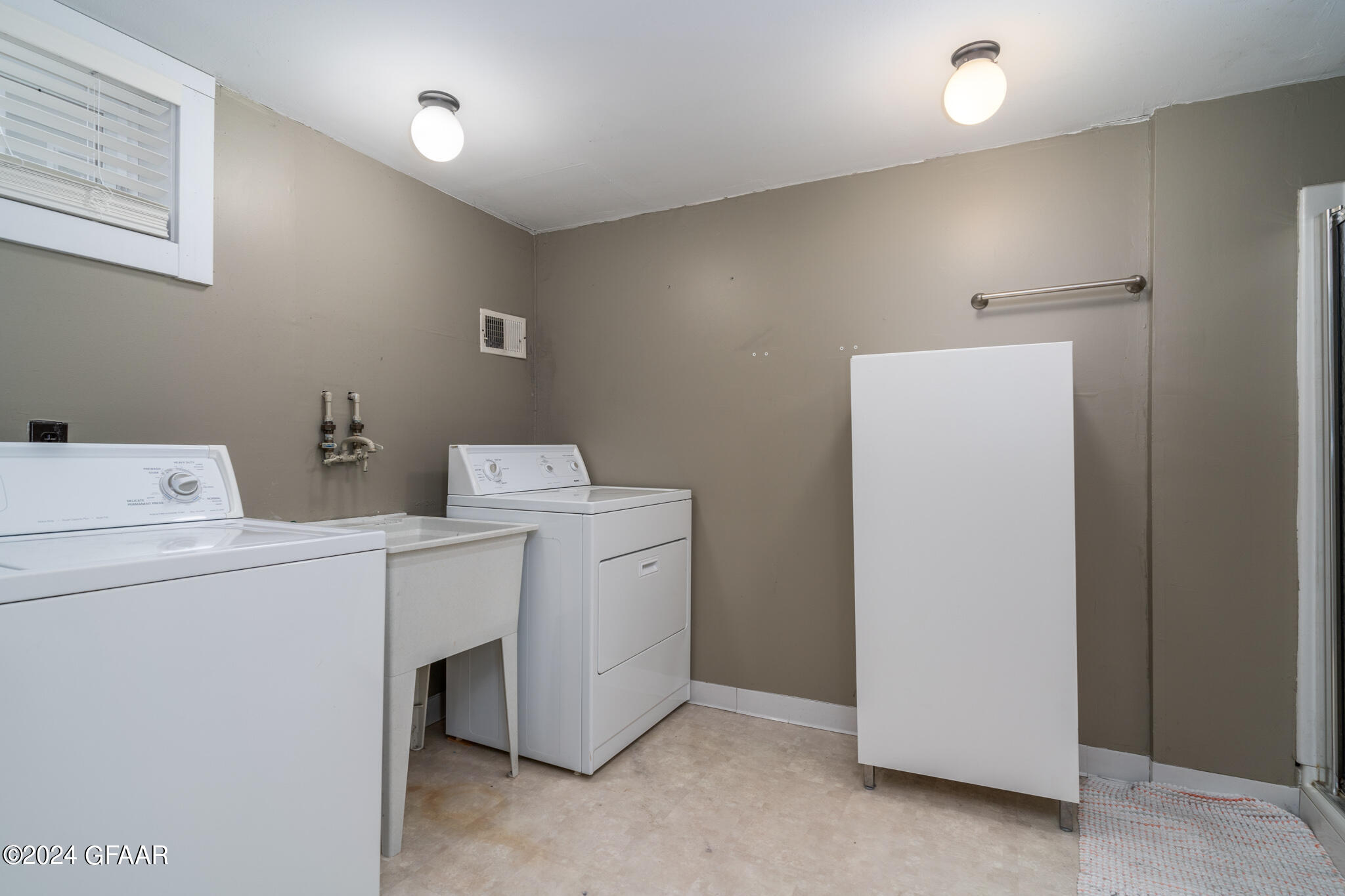 709 COTTONWOOD Street