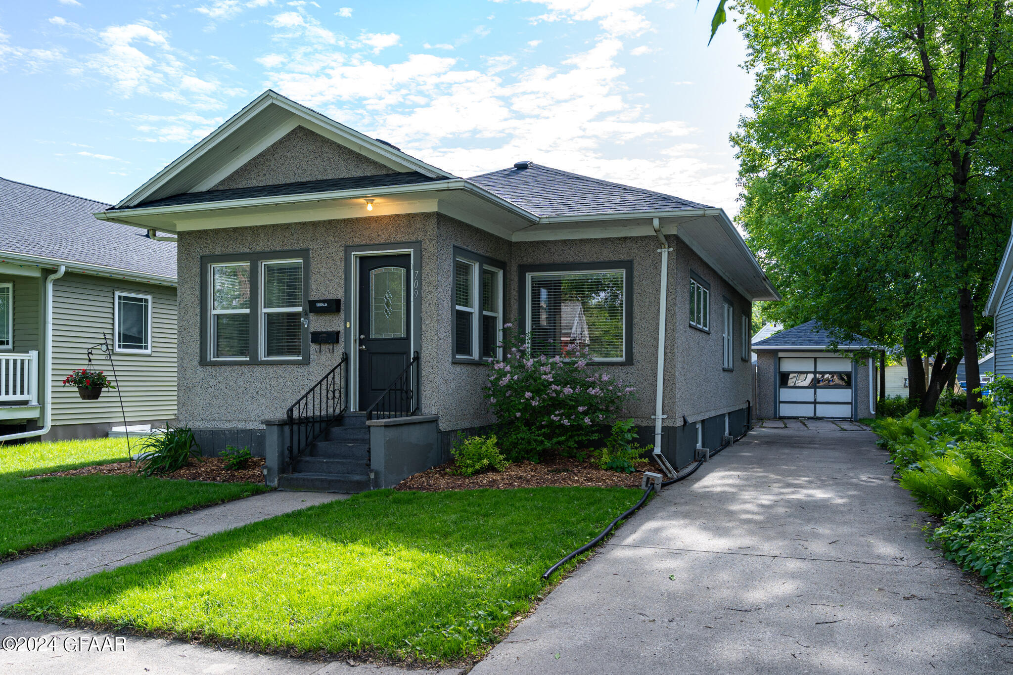 709 COTTONWOOD Street