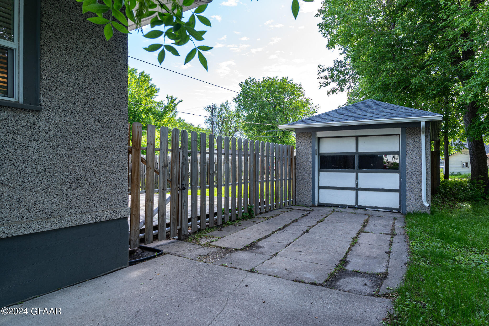 709 COTTONWOOD Street