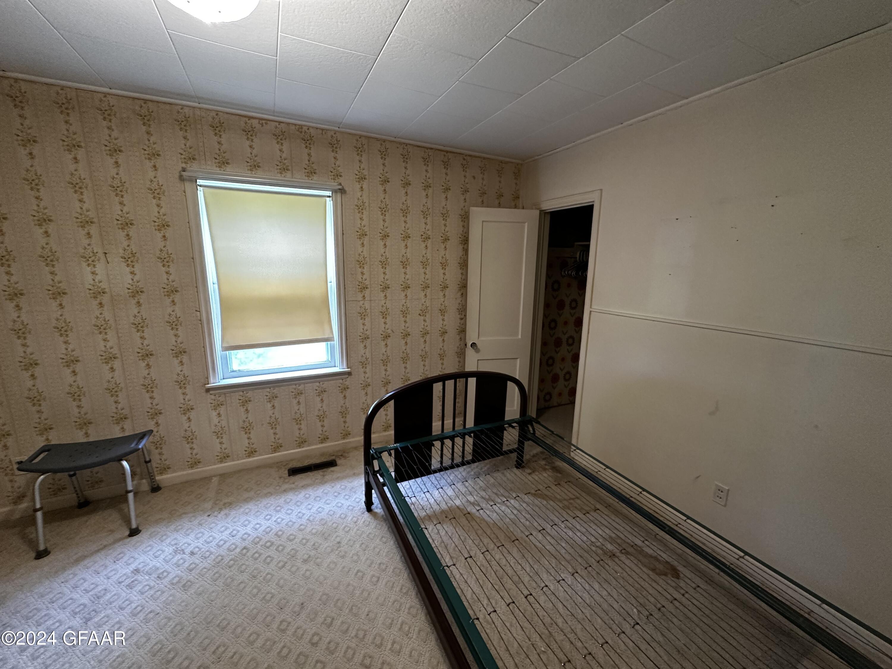 212 RAYMOND Street N