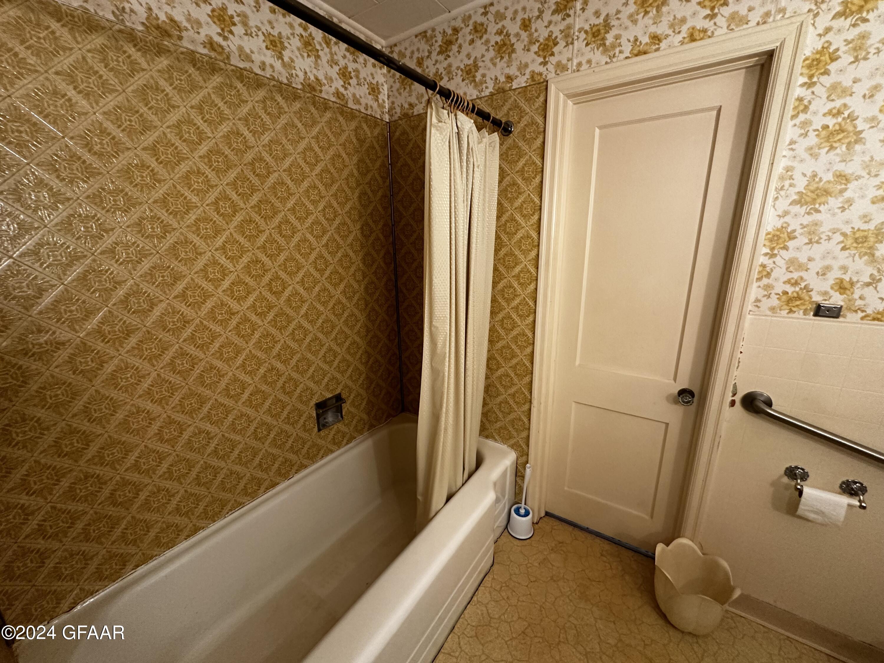 212 RAYMOND Street N