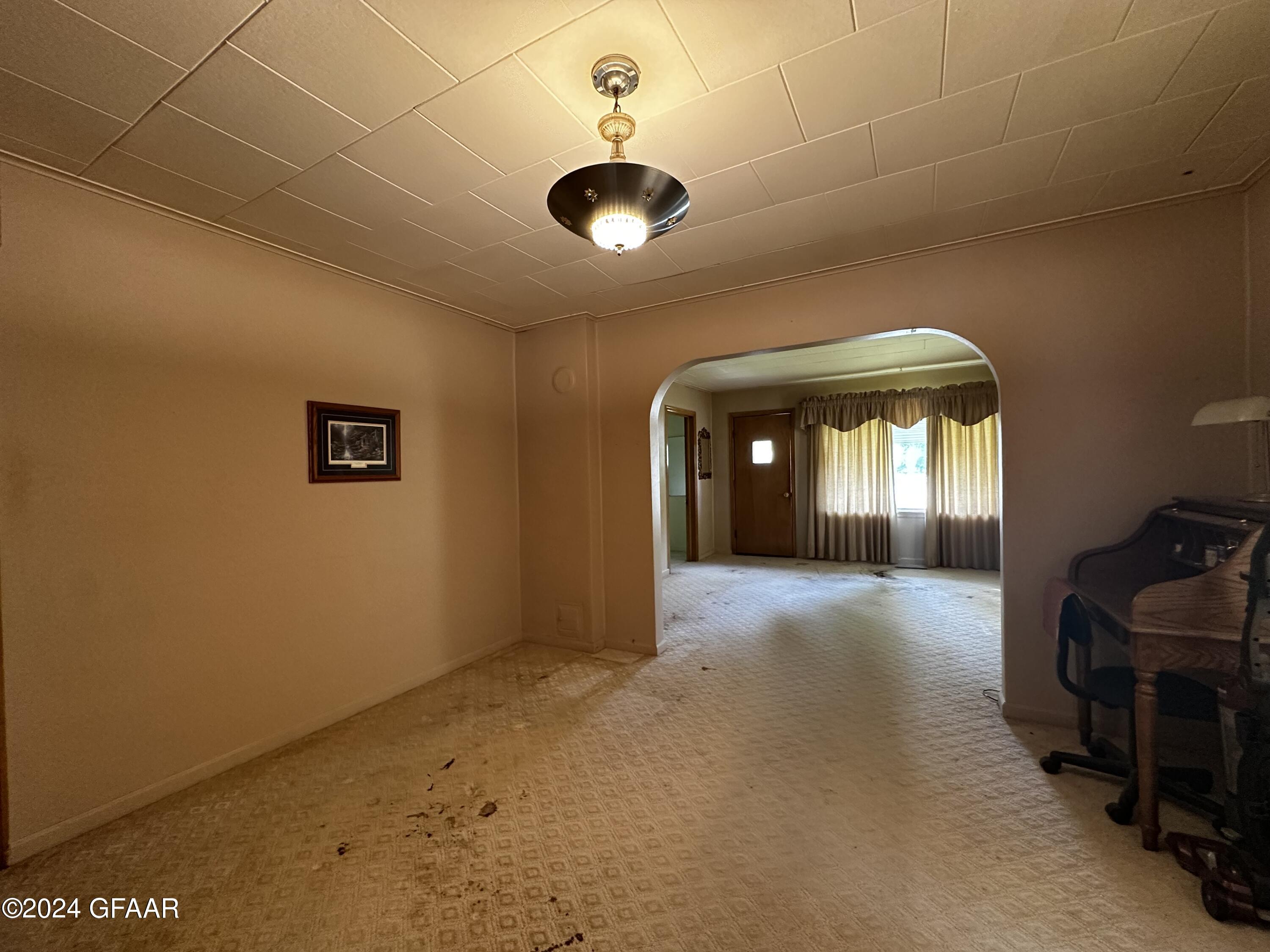 212 RAYMOND Street N