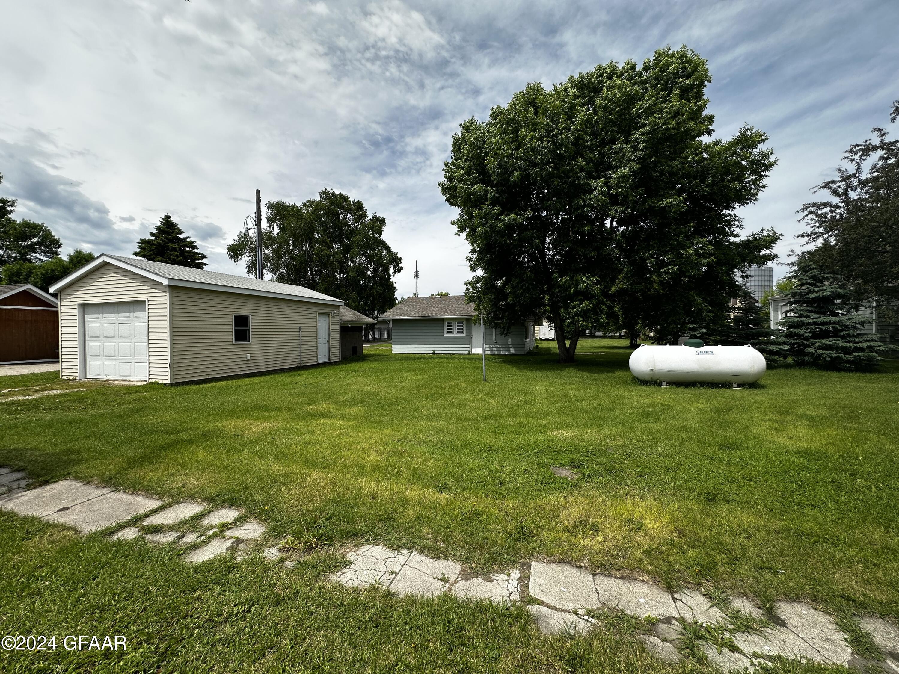 212 RAYMOND Street N