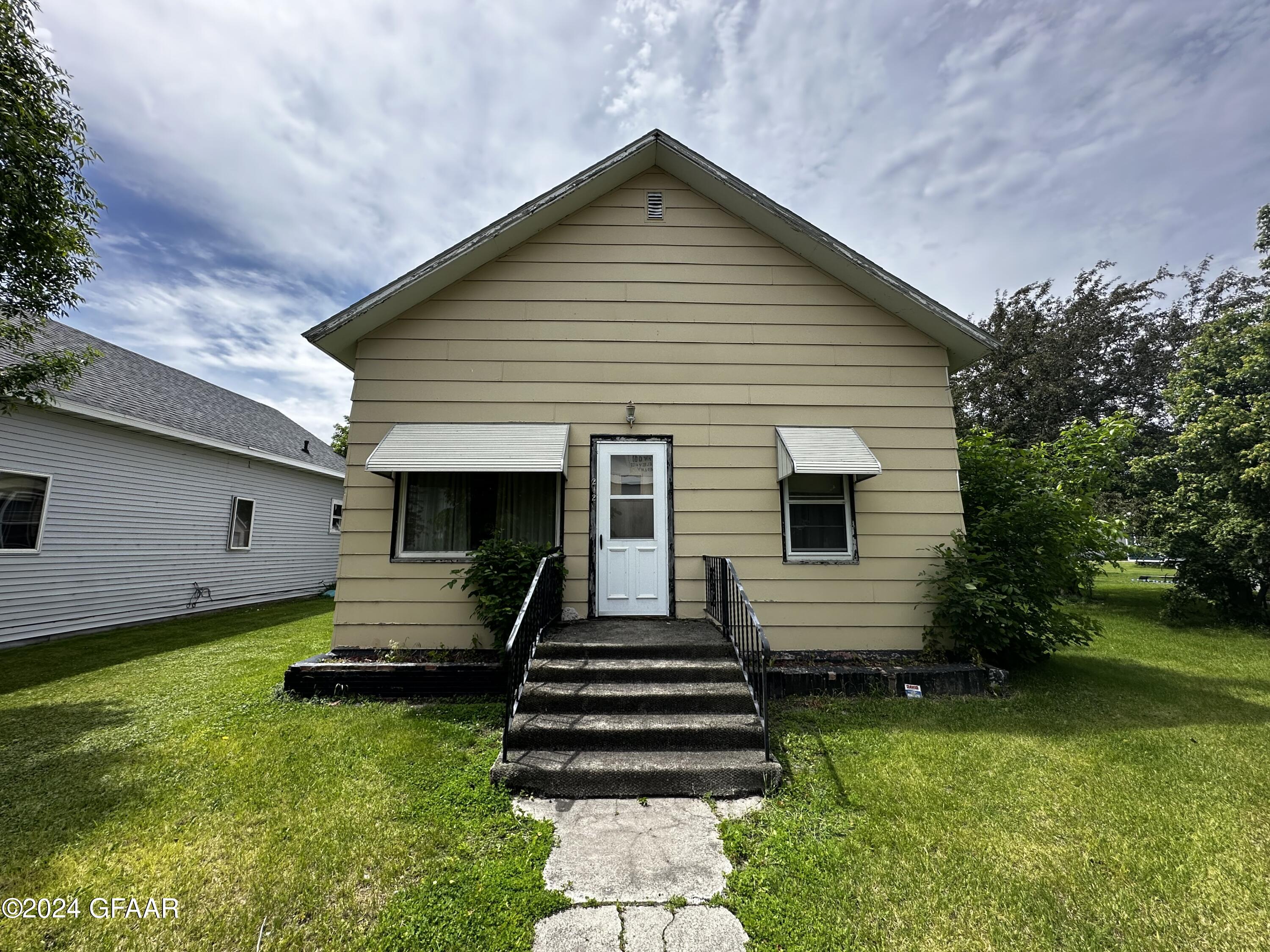 212 RAYMOND Street N