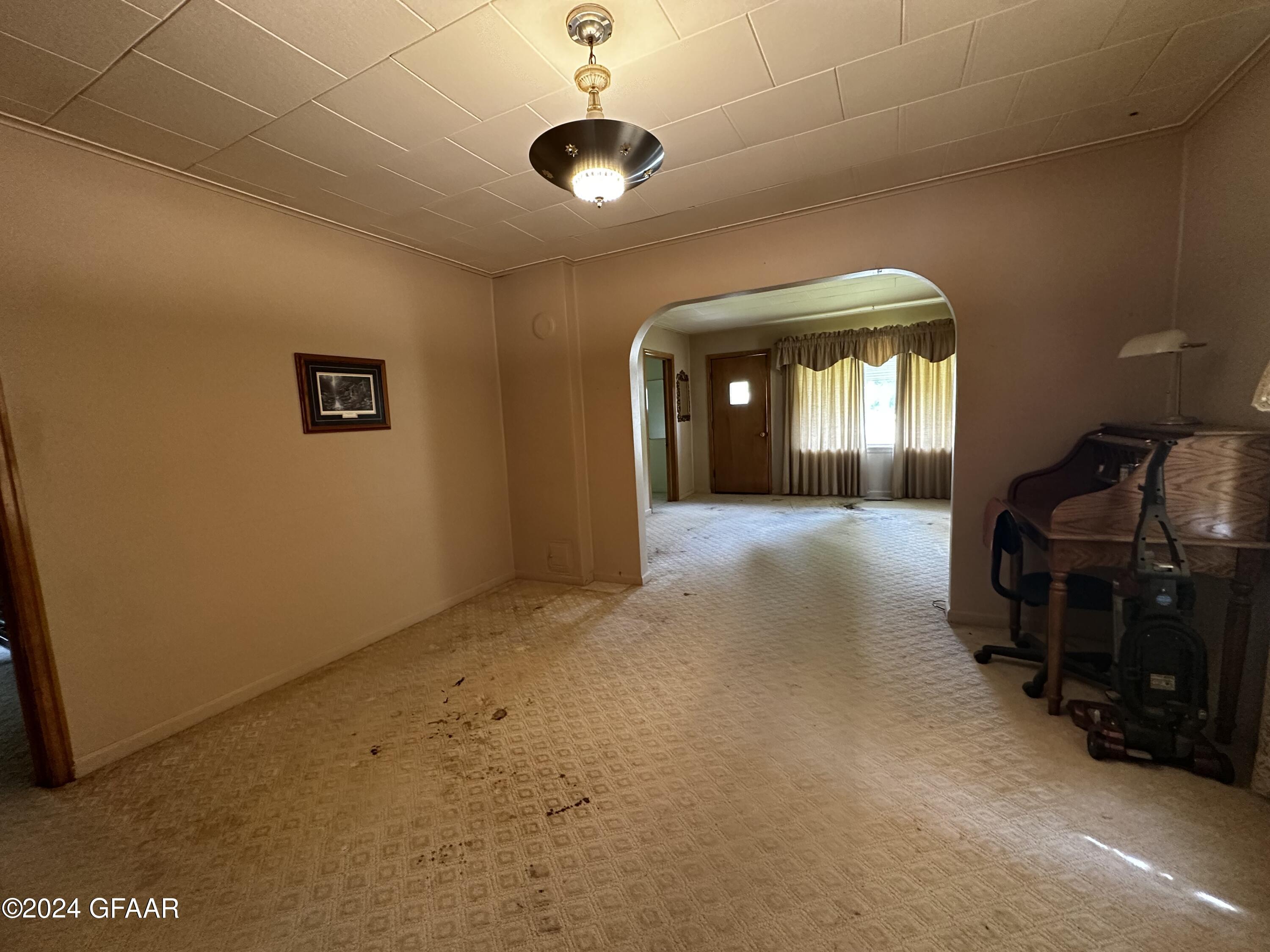 212 RAYMOND Street N