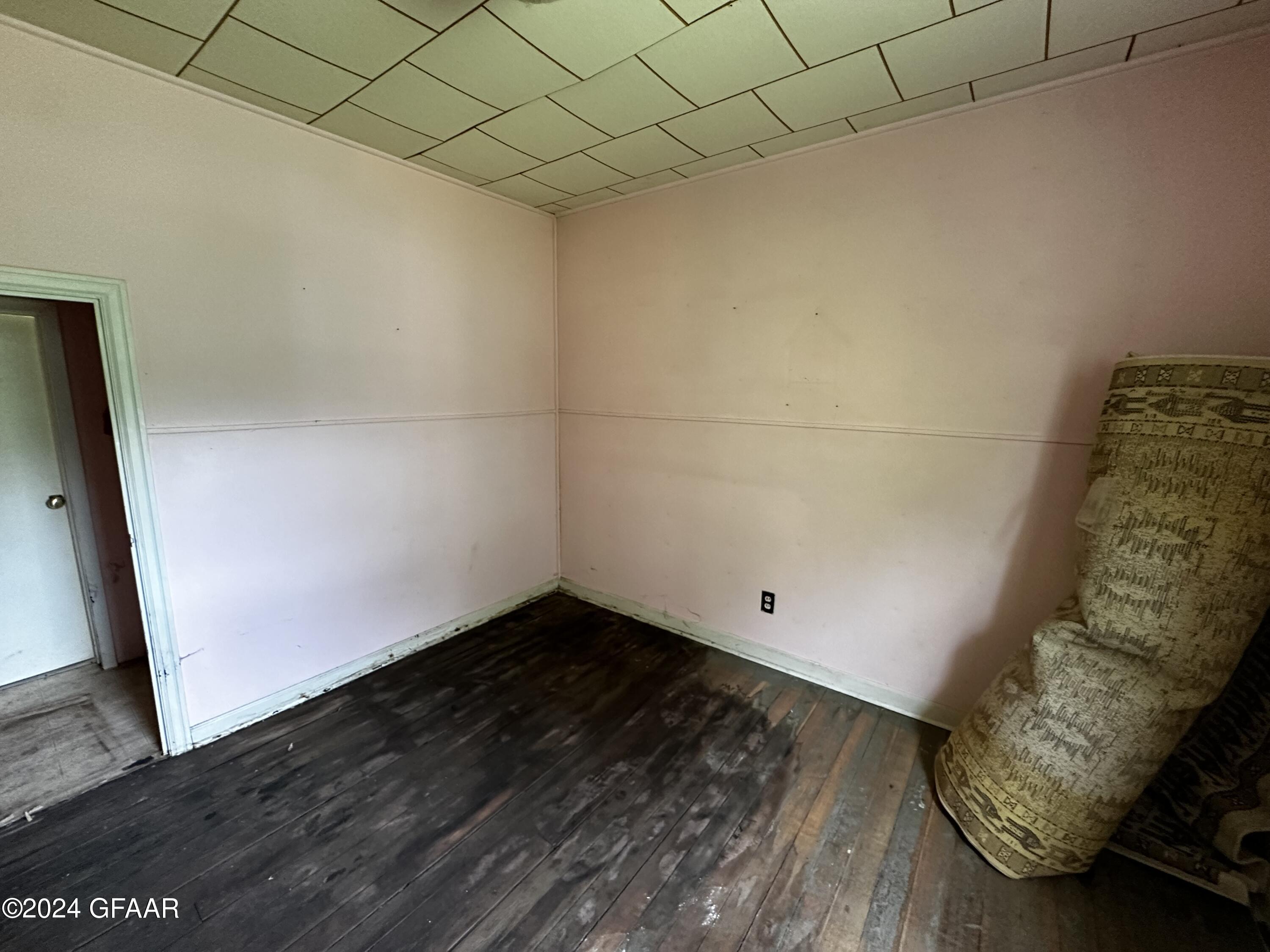 212 RAYMOND Street N