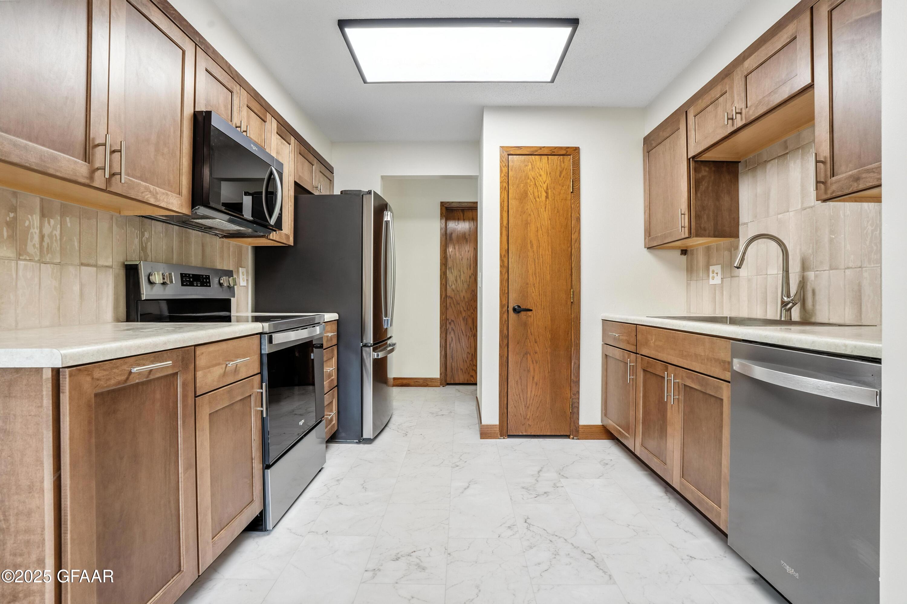 618 HIGH PLAINS Court