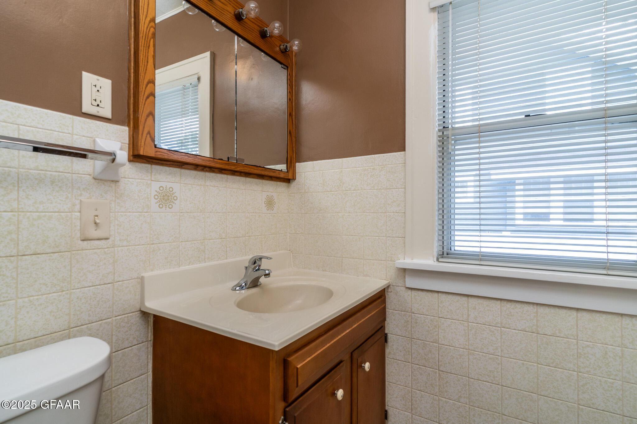 1017 CHESTNUT Street