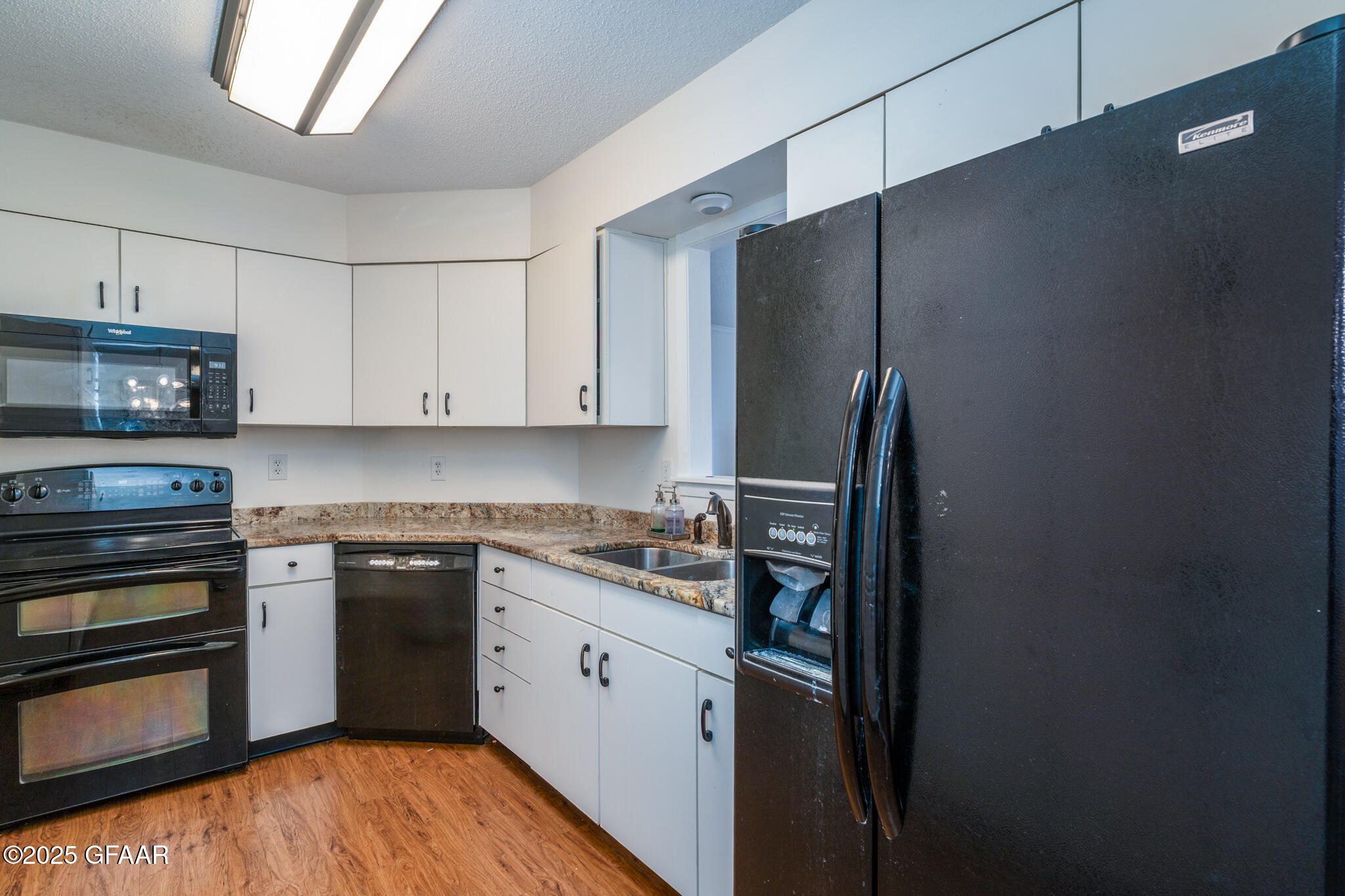 2271 KNIGHTSBRIDGE Court