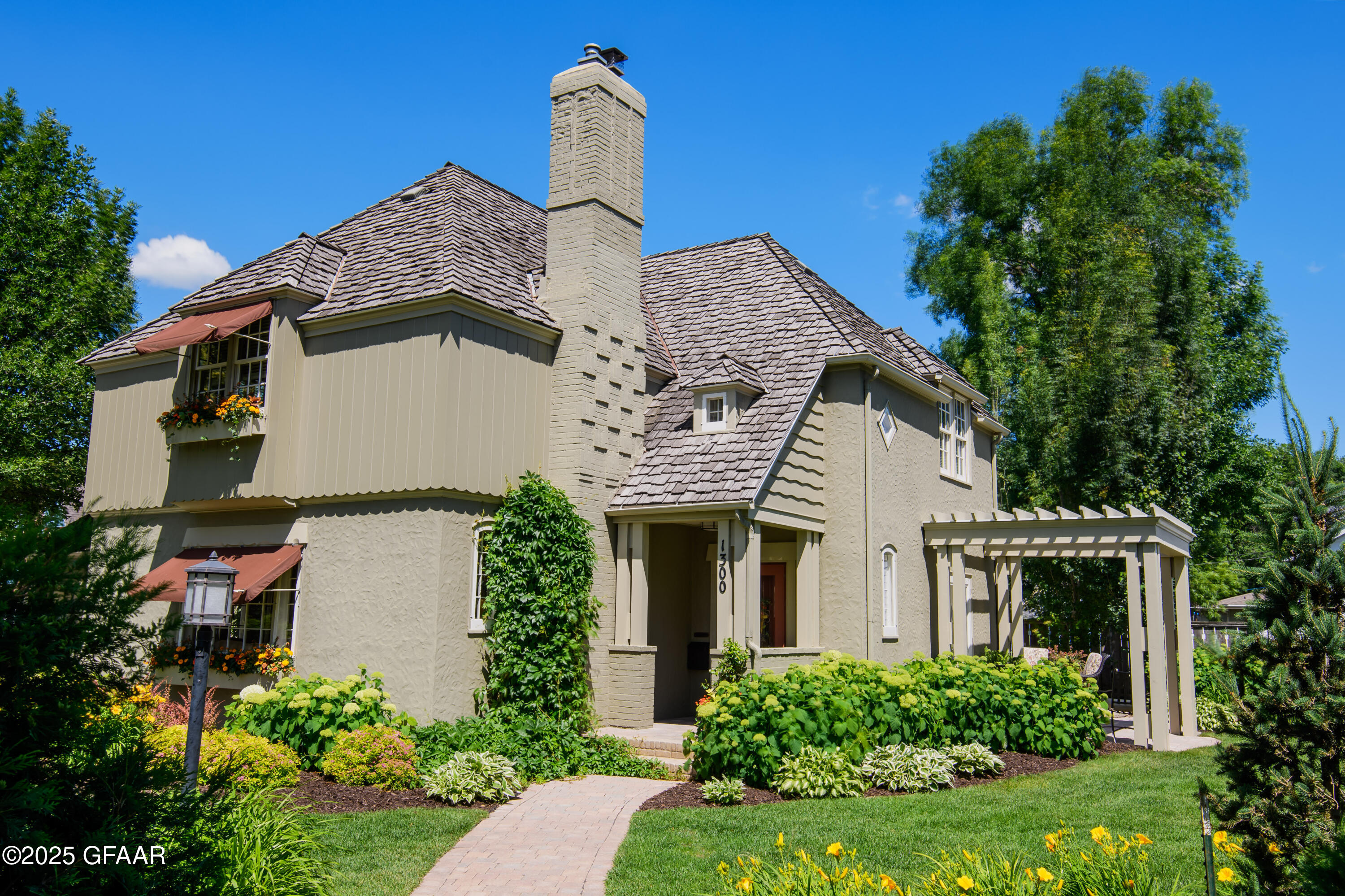 1300 LINCOLN Drive
