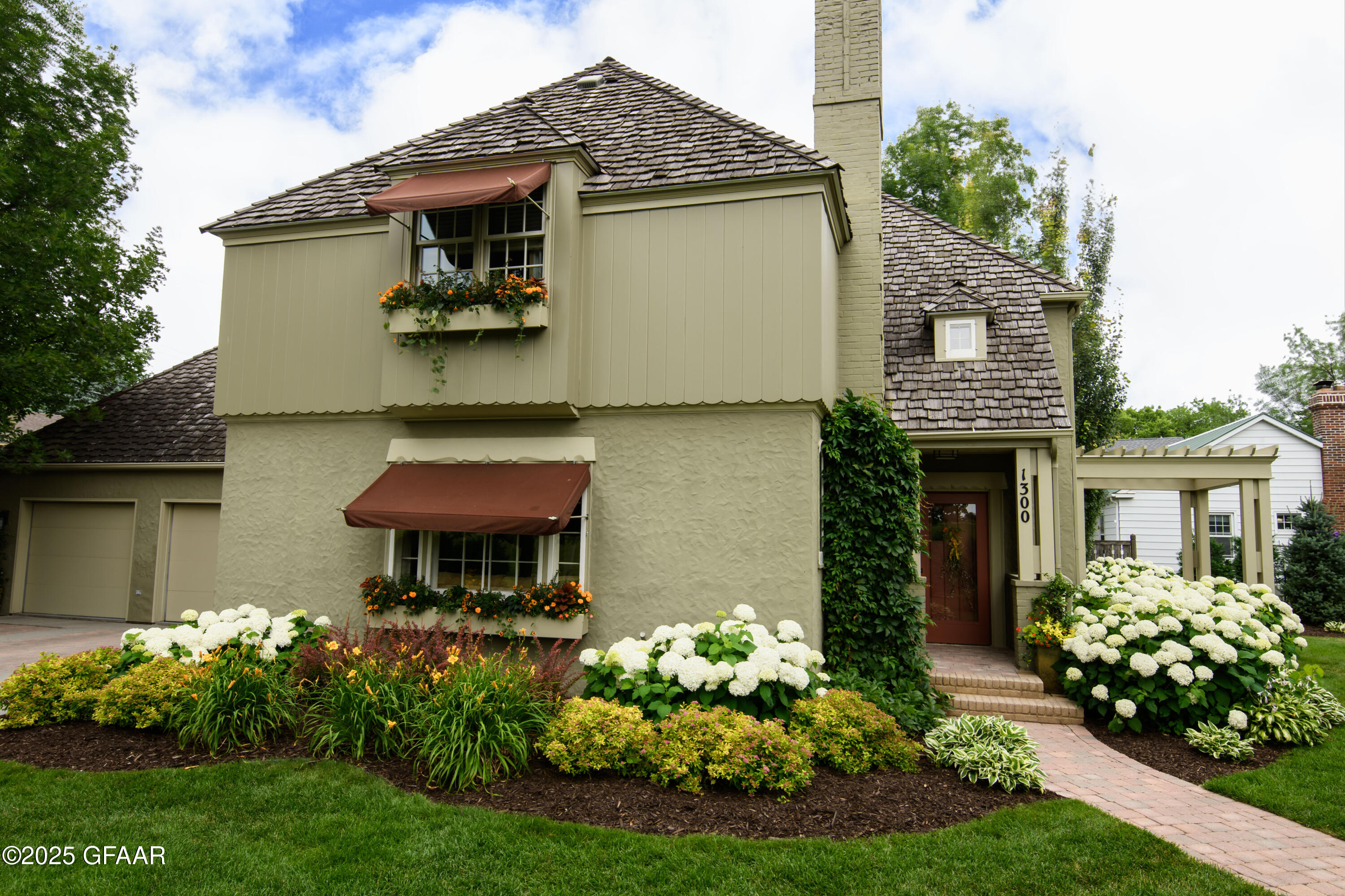 1300 LINCOLN Drive
