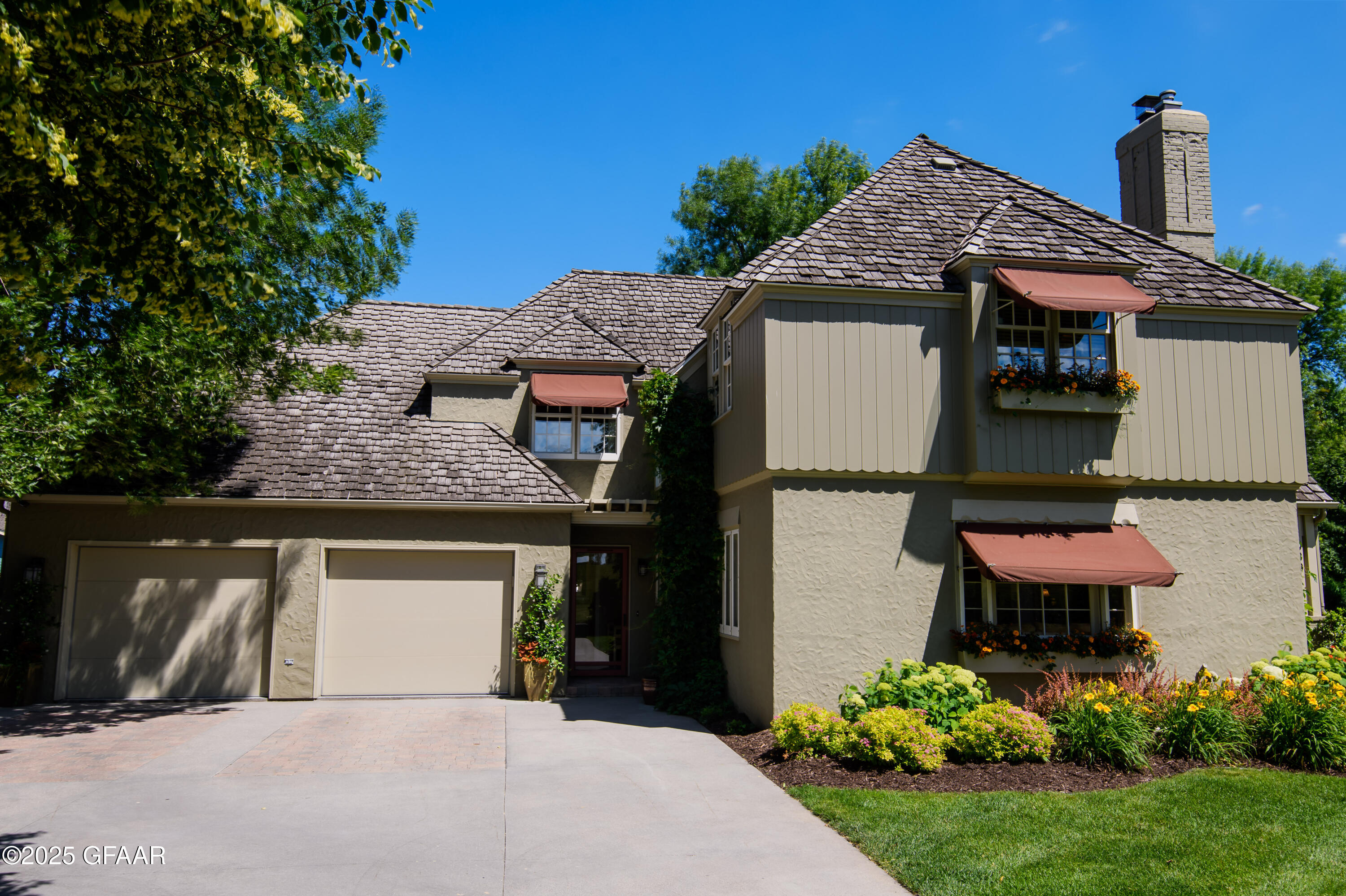1300 LINCOLN Drive