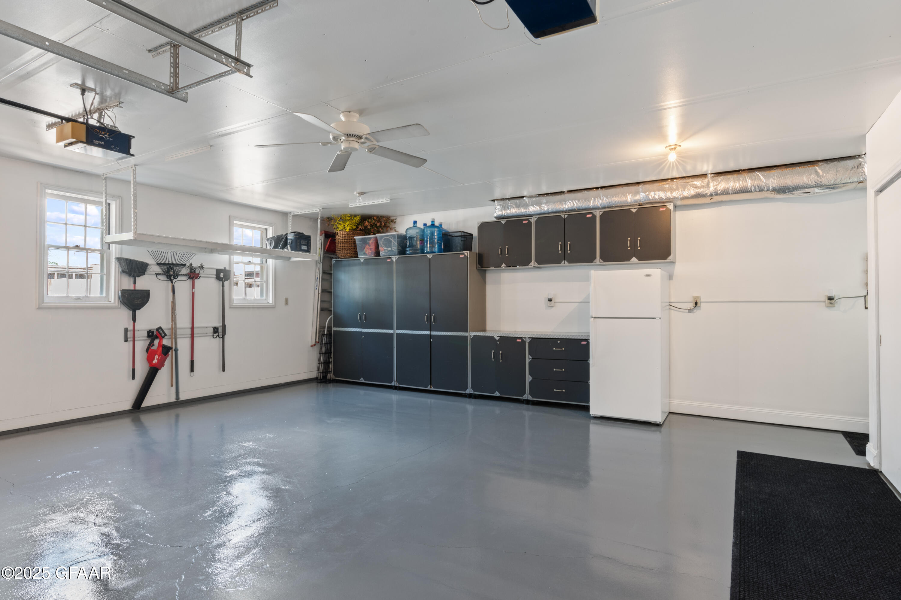 1300 LINCOLN Drive