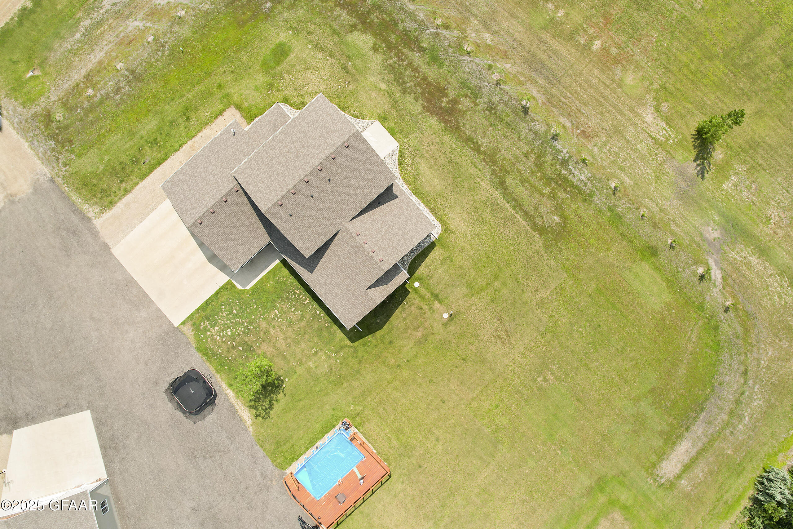 3350 LUCKE Lane W