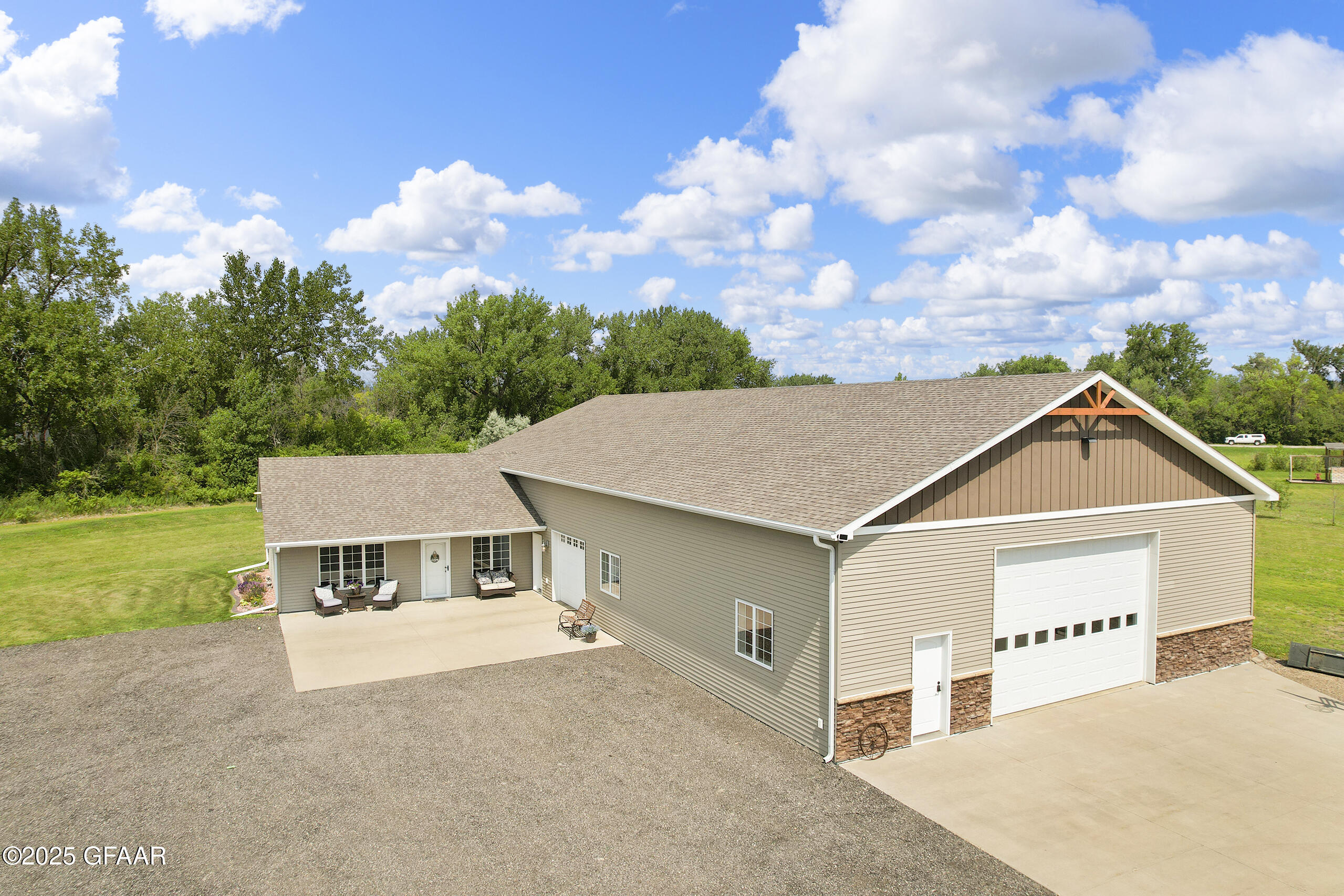 3350 LUCKE Lane W