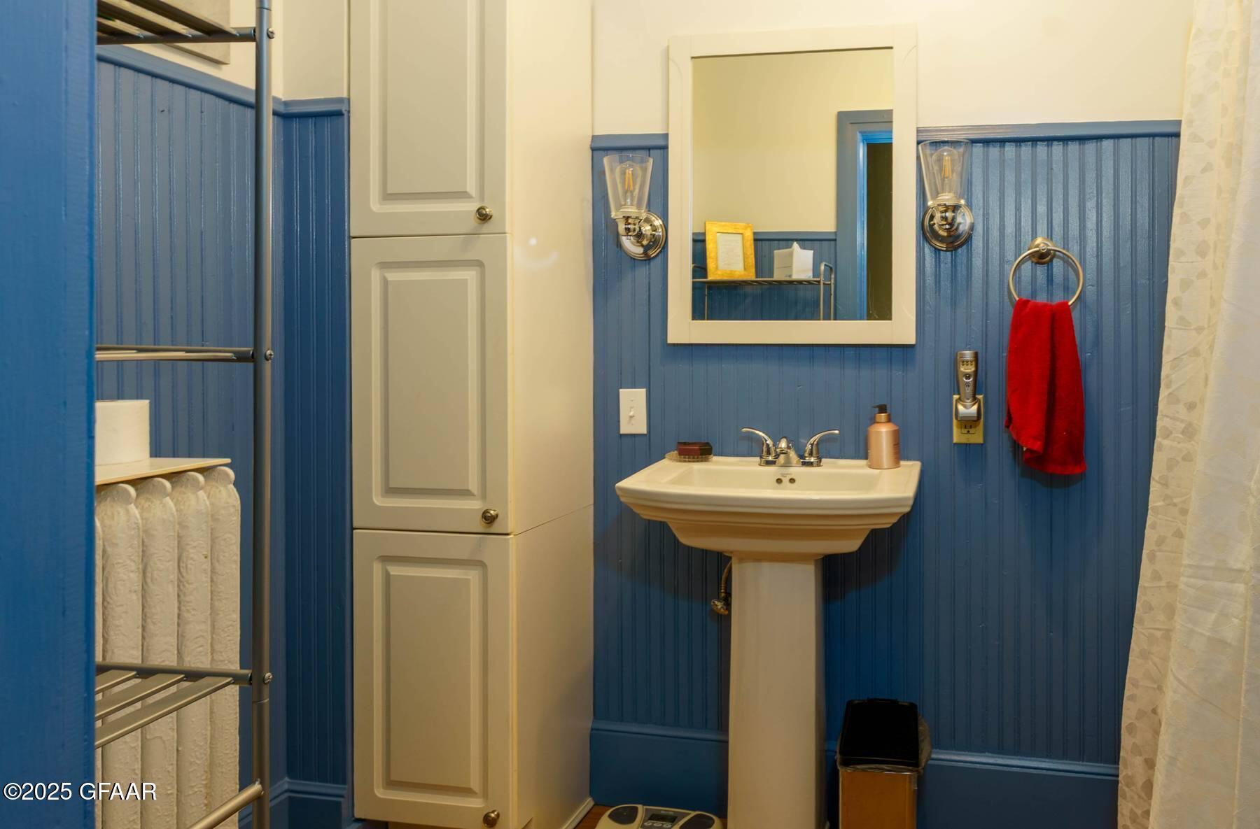 623 CENTRAL Street N