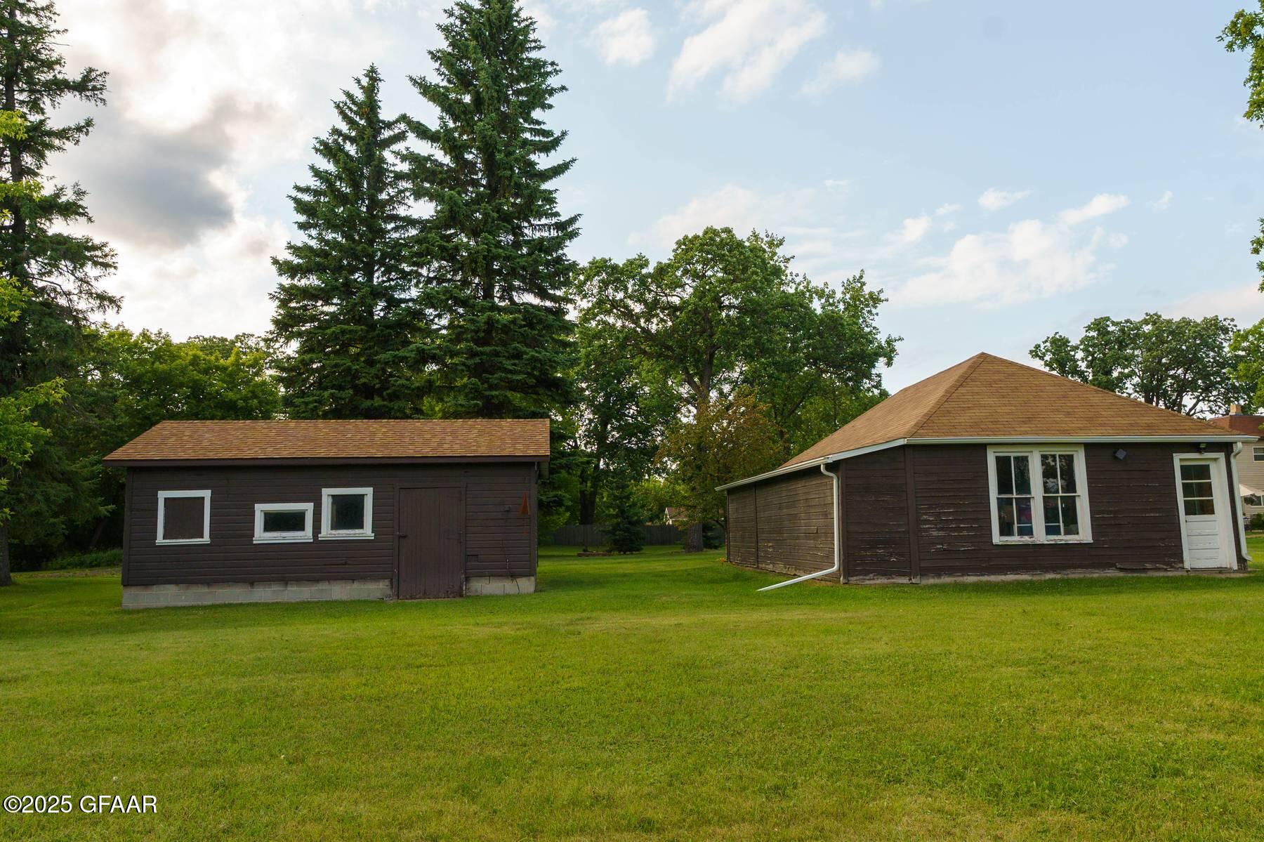 623 CENTRAL Street N