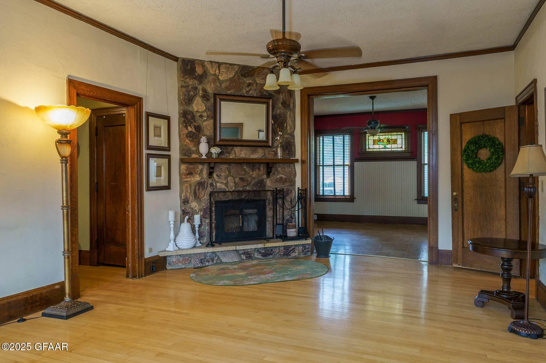 623 CENTRAL Street N