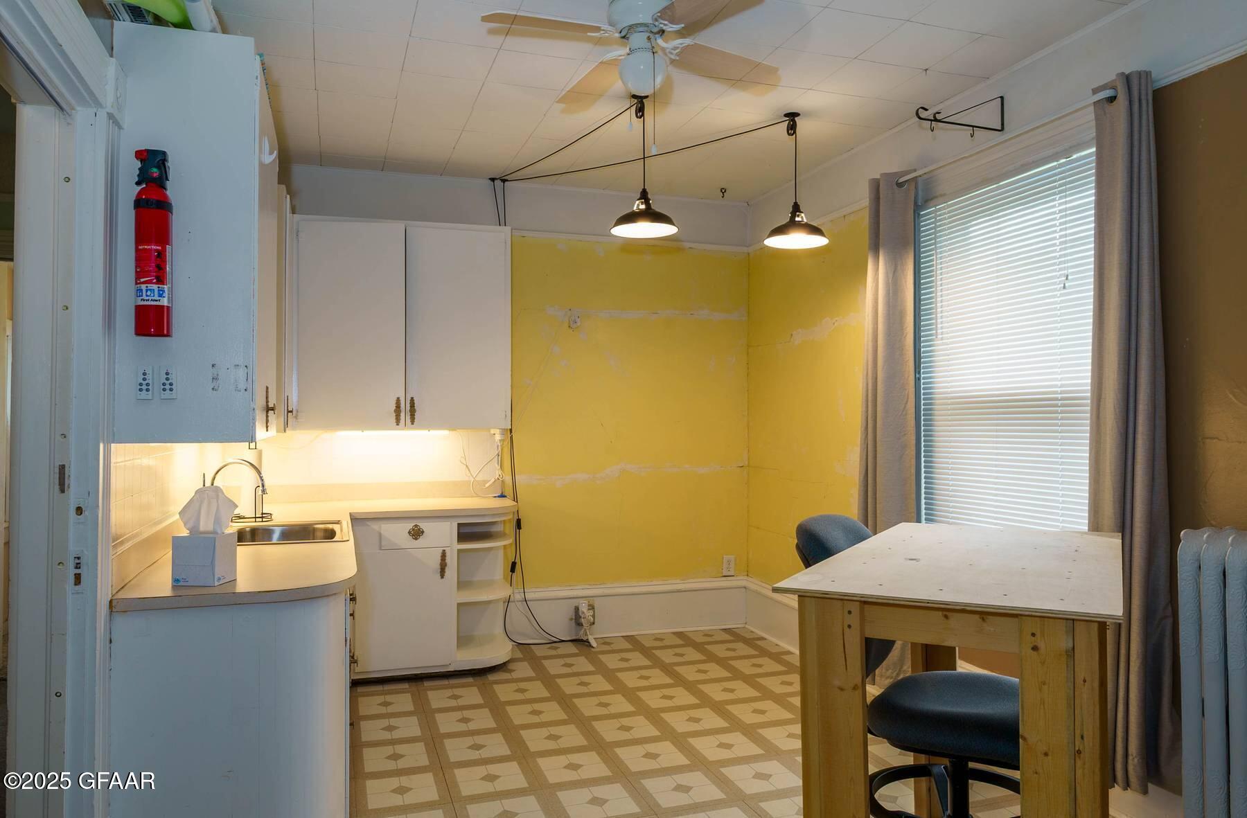 623 CENTRAL Street N