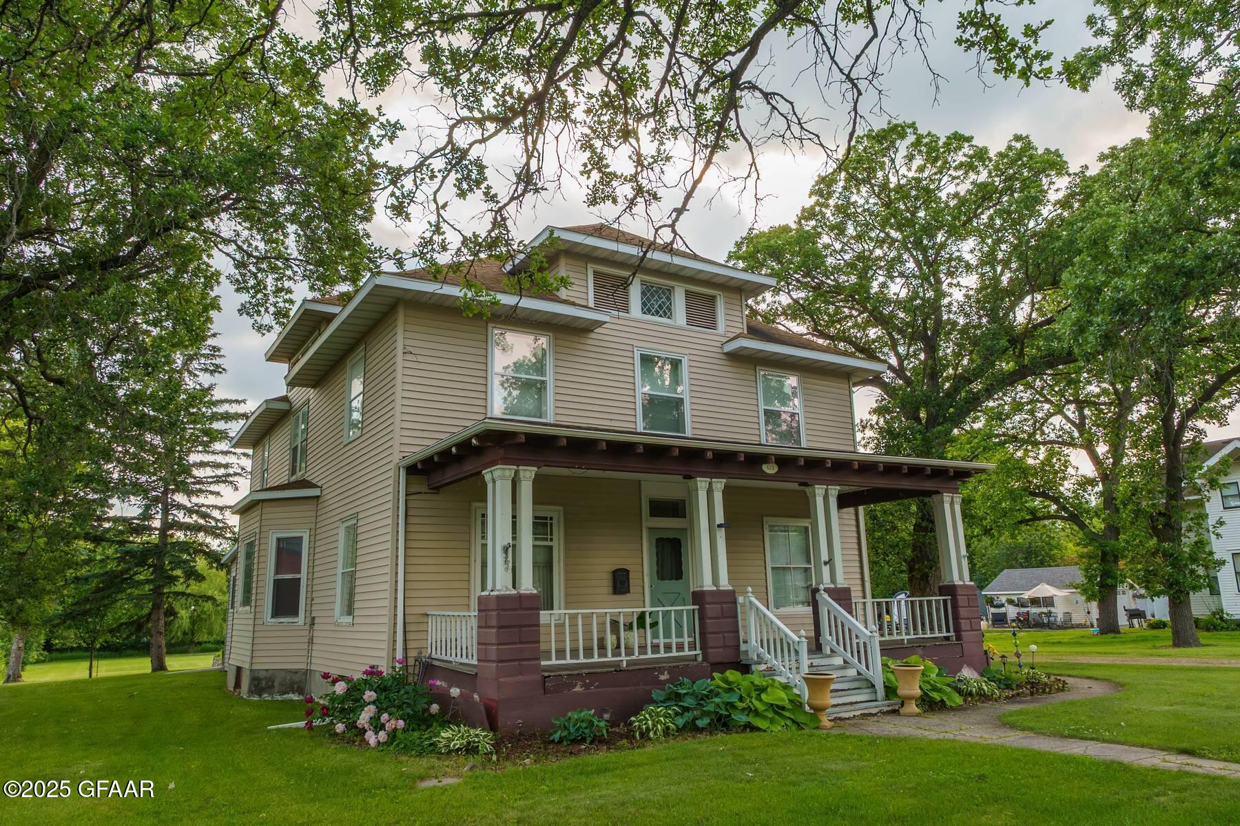 623 CENTRAL Street N