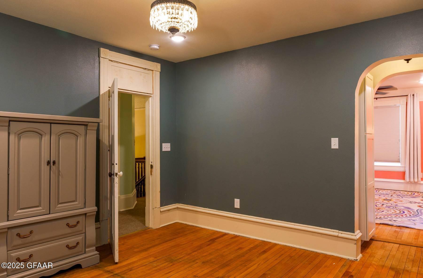 623 CENTRAL Street N