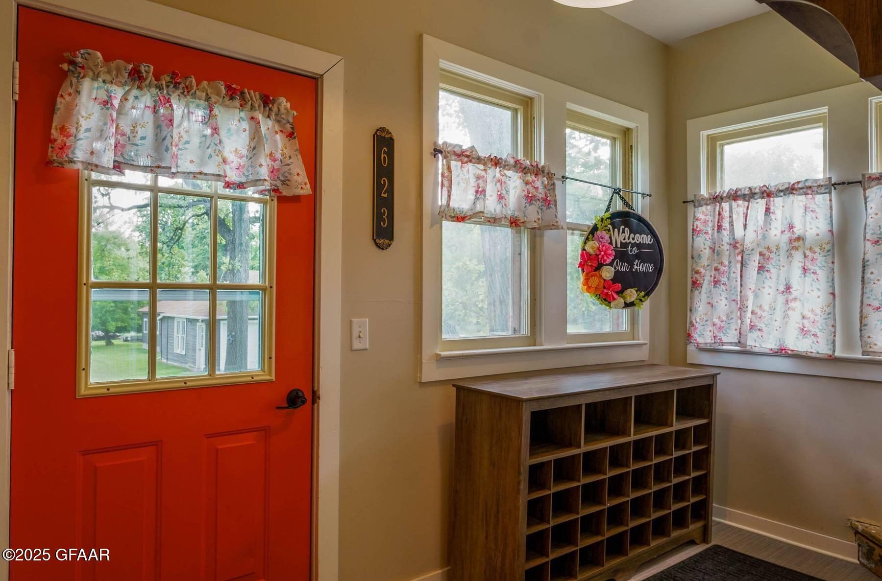 623 CENTRAL Street N